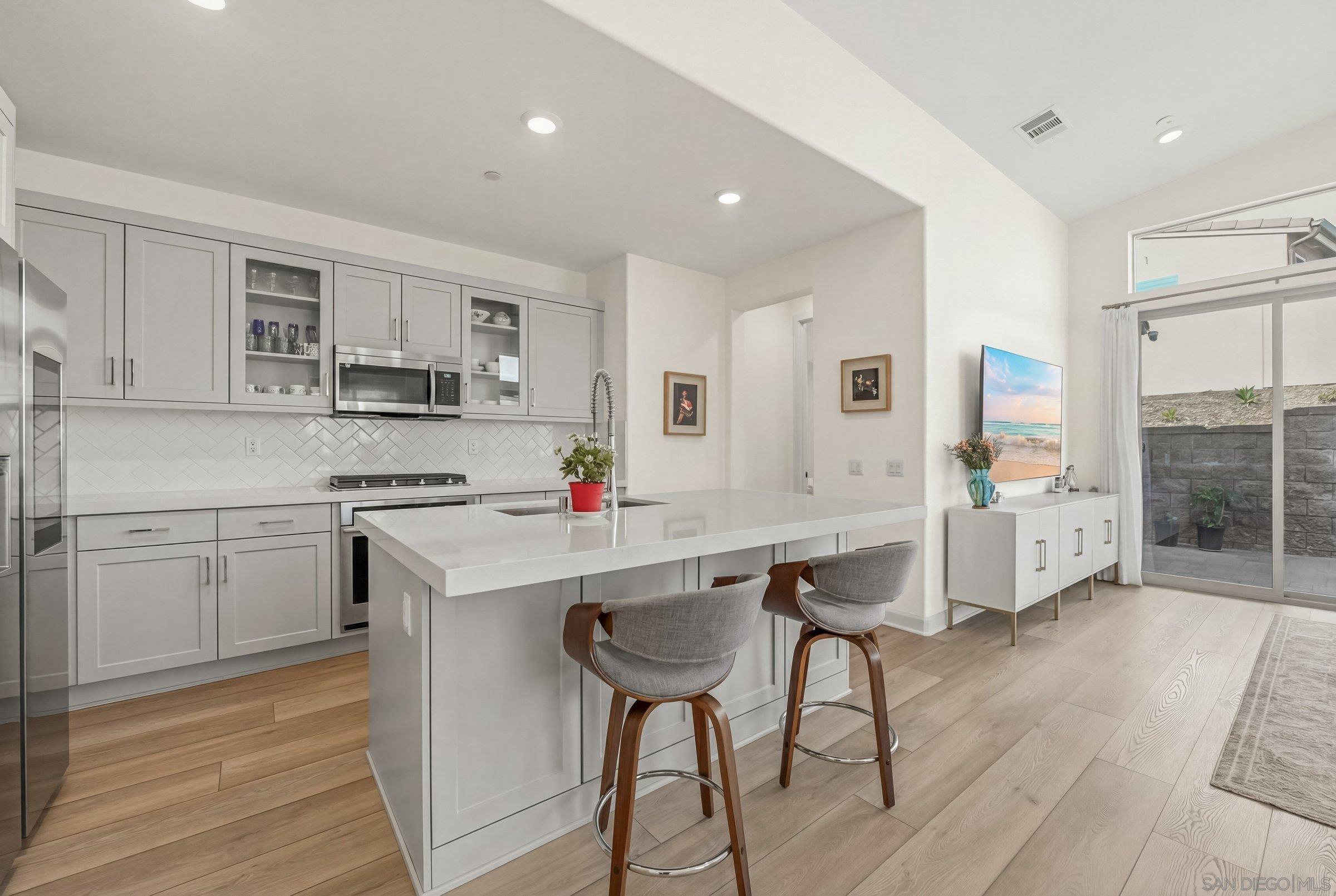 Detail Gallery Image 12 of 35 For 15159  Leia Way, San Diego,  CA 92129 - 4 Beds | 3 Baths