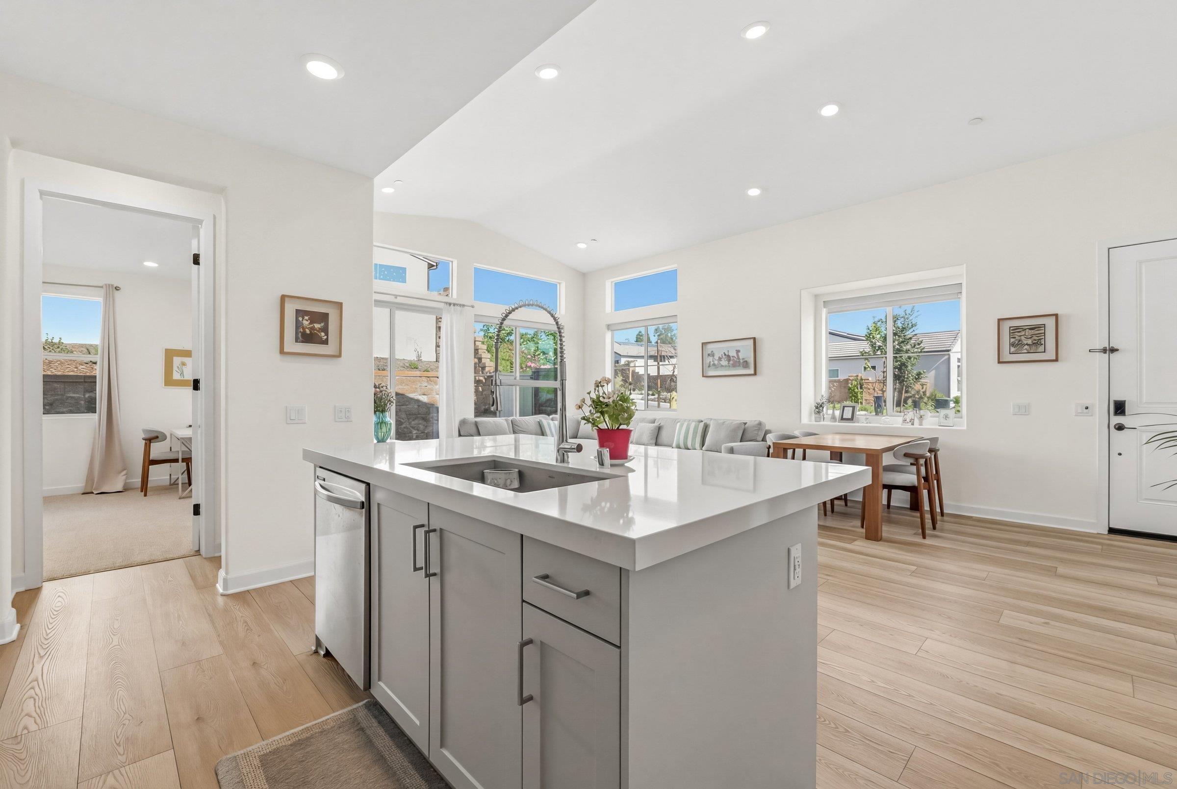 Detail Gallery Image 17 of 35 For 15159  Leia Way, San Diego,  CA 92129 - 4 Beds | 3 Baths