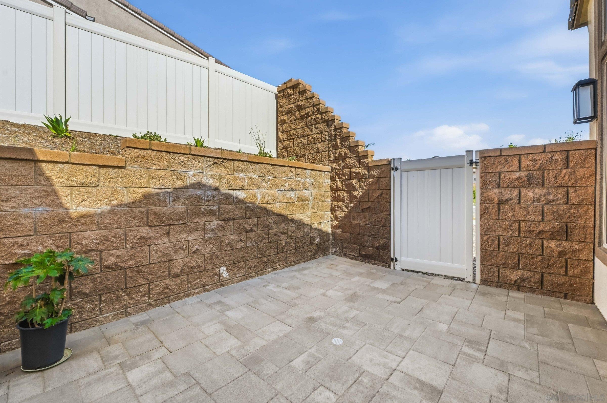 Detail Gallery Image 4 of 35 For 15159  Leia Way, San Diego,  CA 92129 - 4 Beds | 3 Baths