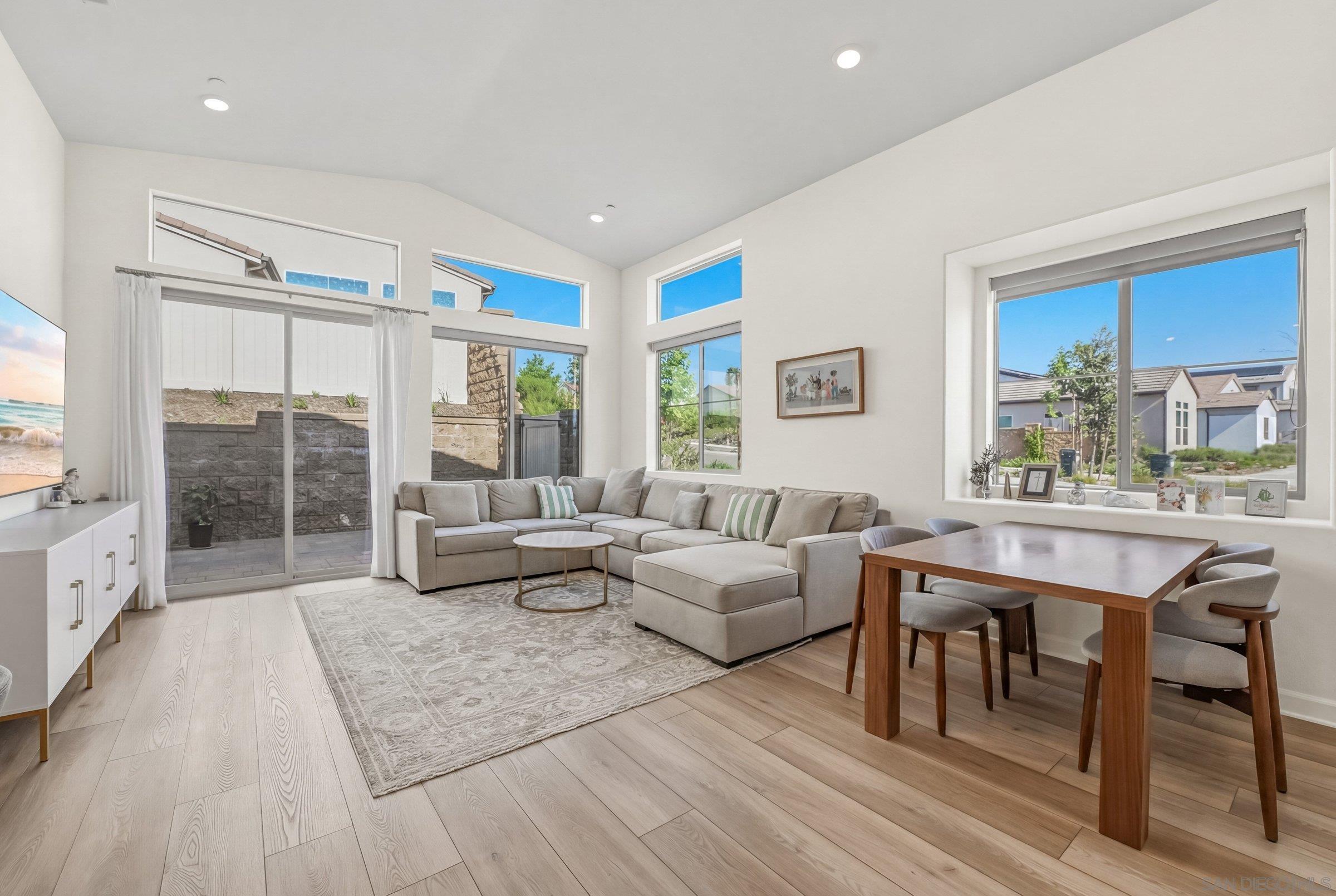 Detail Gallery Image 8 of 35 For 15159  Leia Way, San Diego,  CA 92129 - 4 Beds | 3 Baths