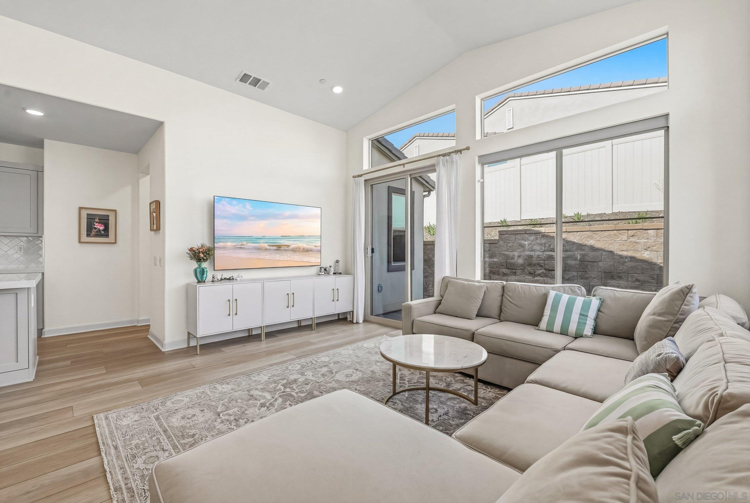 Detail Gallery Image 9 of 35 For 15159  Leia Way, San Diego,  CA 92129 - 4 Beds | 3 Baths