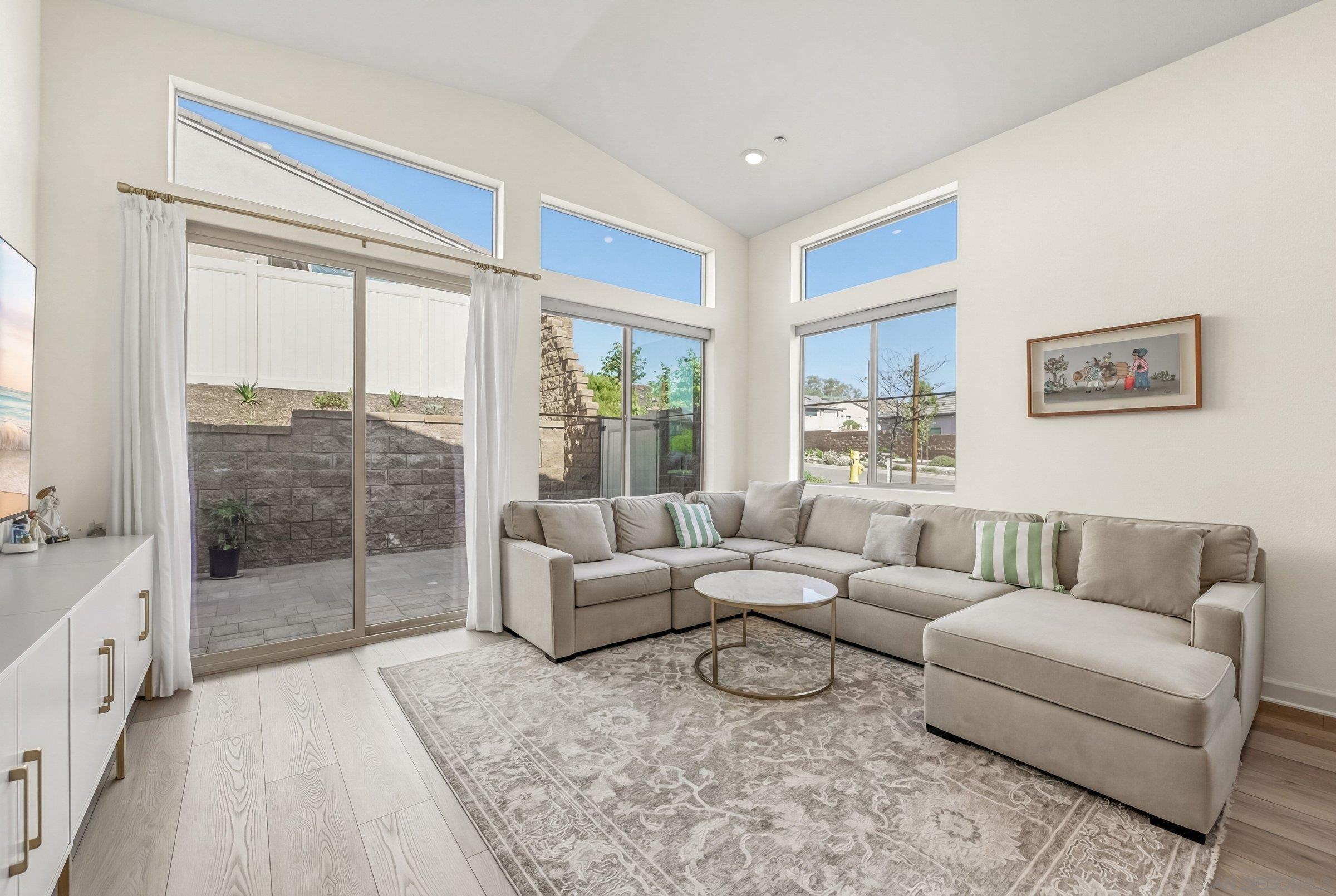 Detail Gallery Image 10 of 35 For 15159  Leia Way, San Diego,  CA 92129 - 4 Beds | 3 Baths