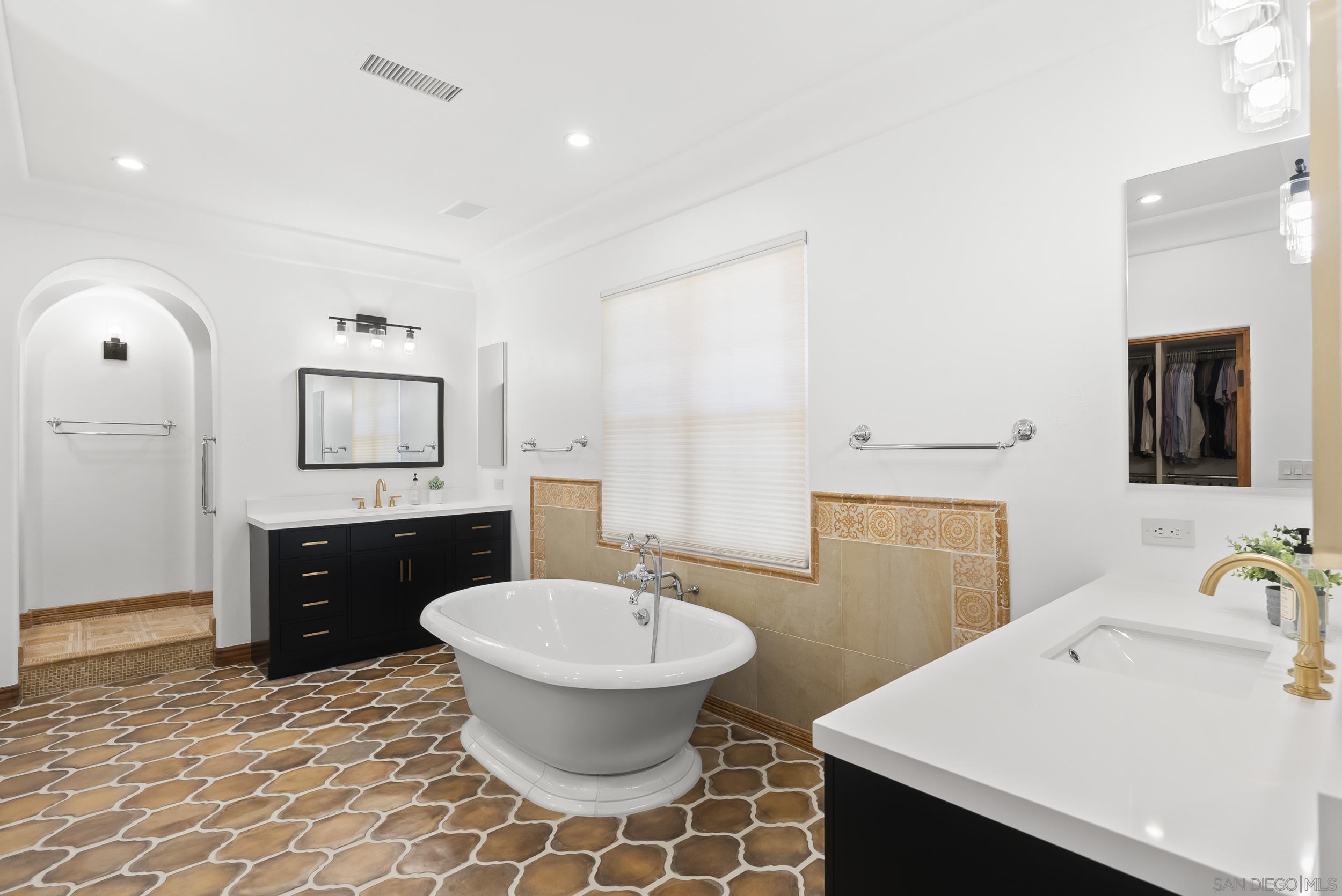 Detail Gallery Image 14 of 28 For 7836  Vista Lazanja, San Diego,  CA 92127 - 4 Beds | 3/1 Baths