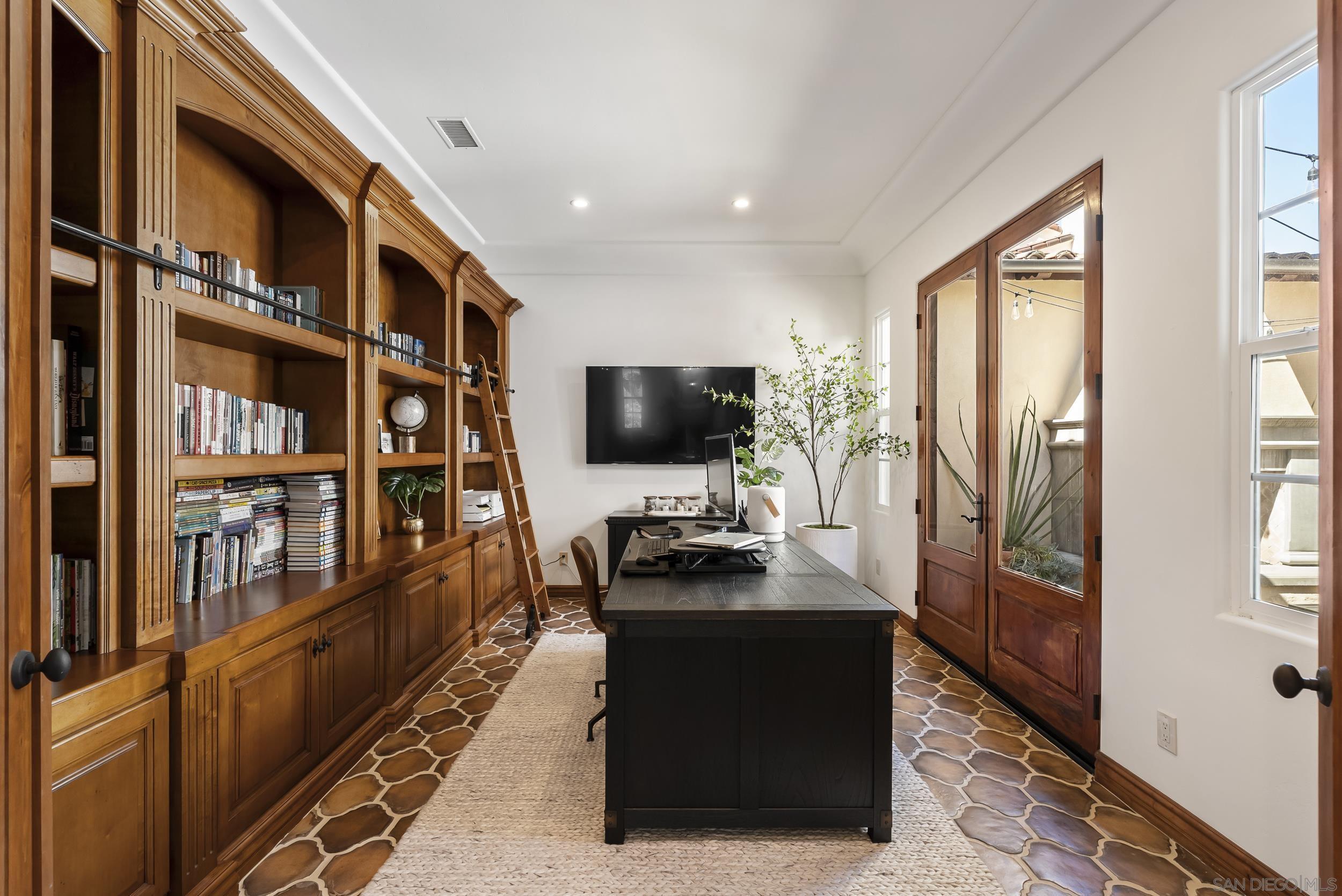 Detail Gallery Image 4 of 28 For 7836  Vista Lazanja, San Diego,  CA 92127 - 4 Beds | 3/1 Baths