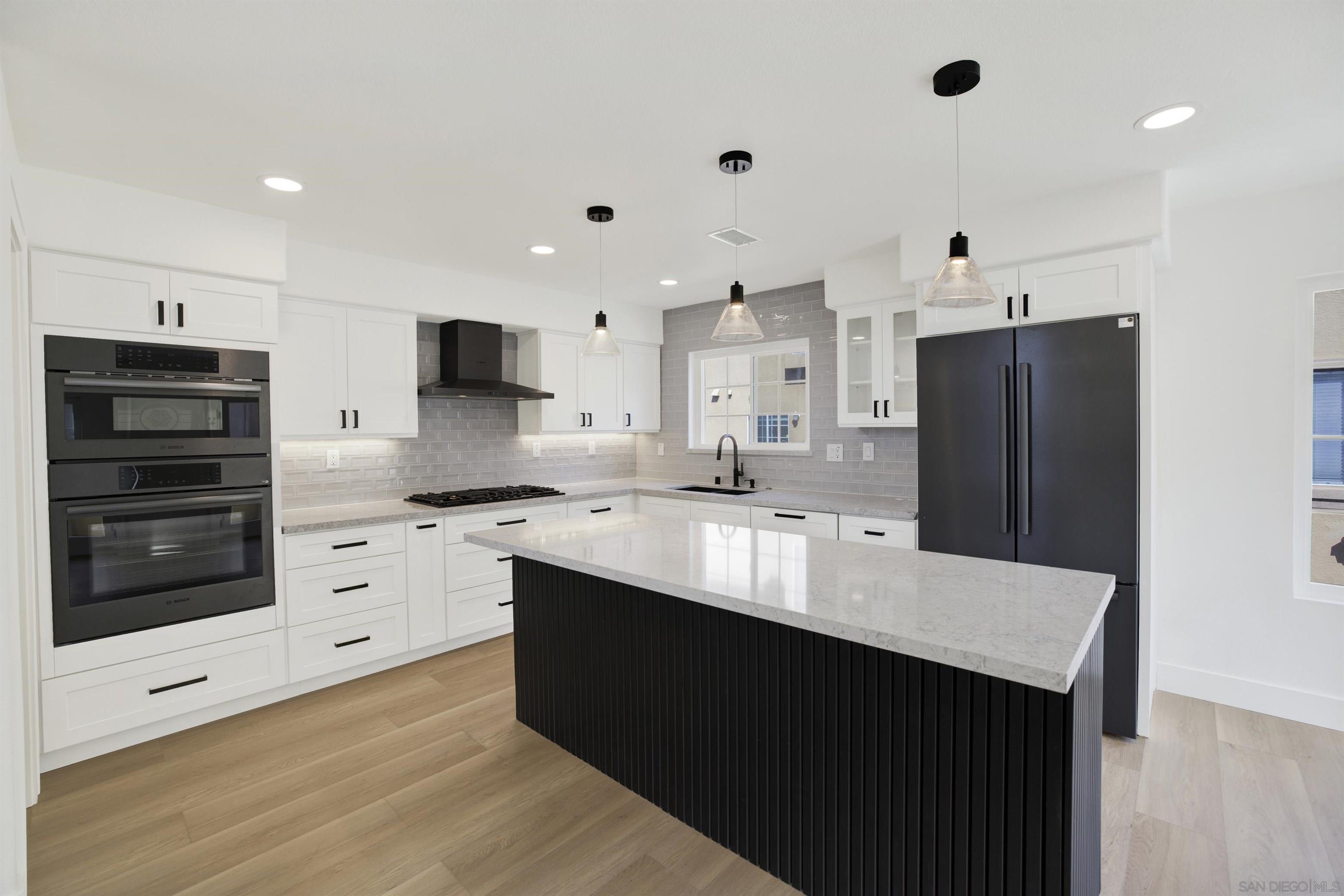 Detail Gallery Image 1 of 25 For 12523  El Camino Real  a,  San Diego,  CA 92130 - 3 Beds | 3 Baths