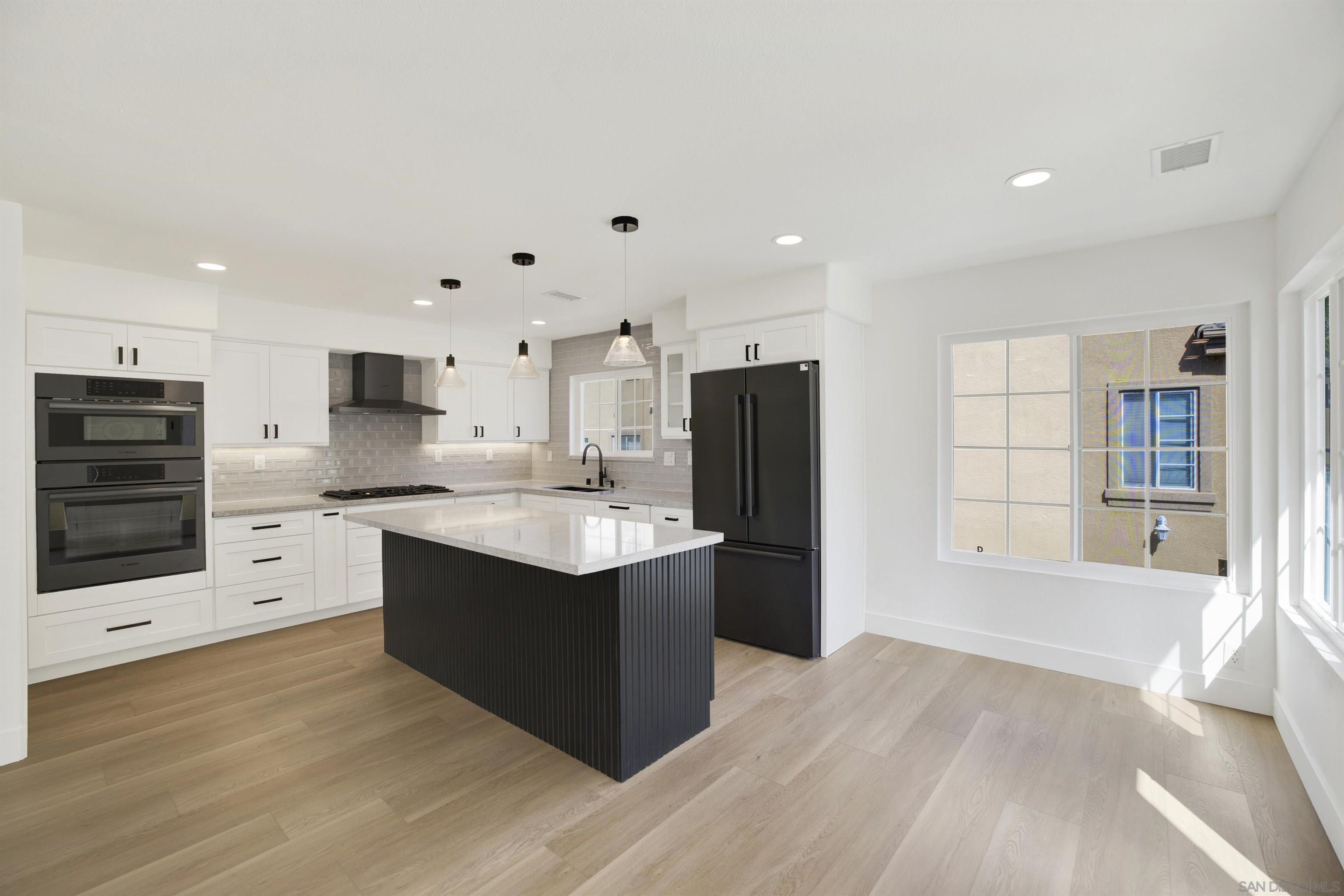 Detail Gallery Image 19 of 25 For 12523  El Camino Real  a,  San Diego,  CA 92130 - 3 Beds | 3 Baths