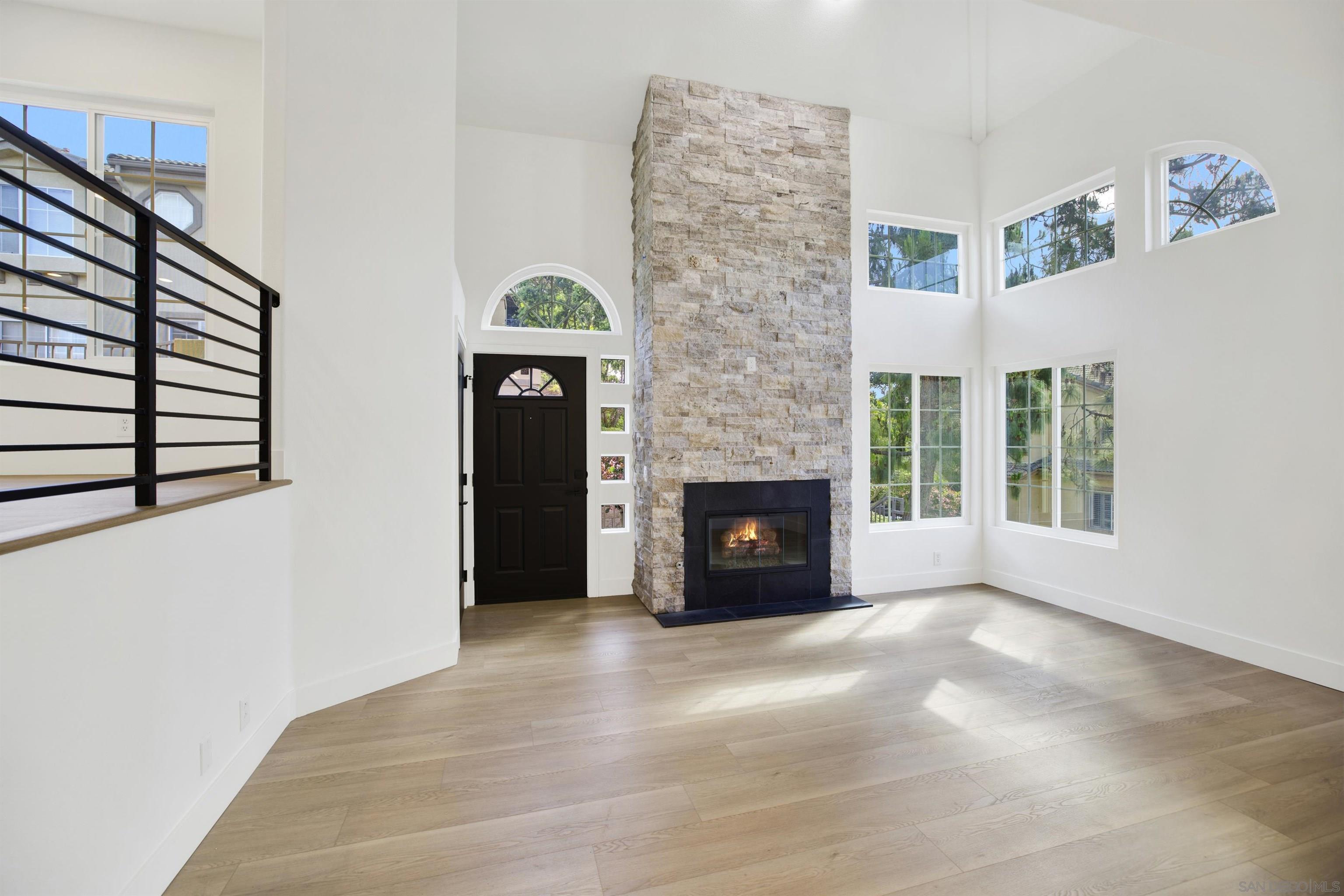 Detail Gallery Image 4 of 25 For 12523  El Camino Real  a,  San Diego,  CA 92130 - 3 Beds | 3 Baths