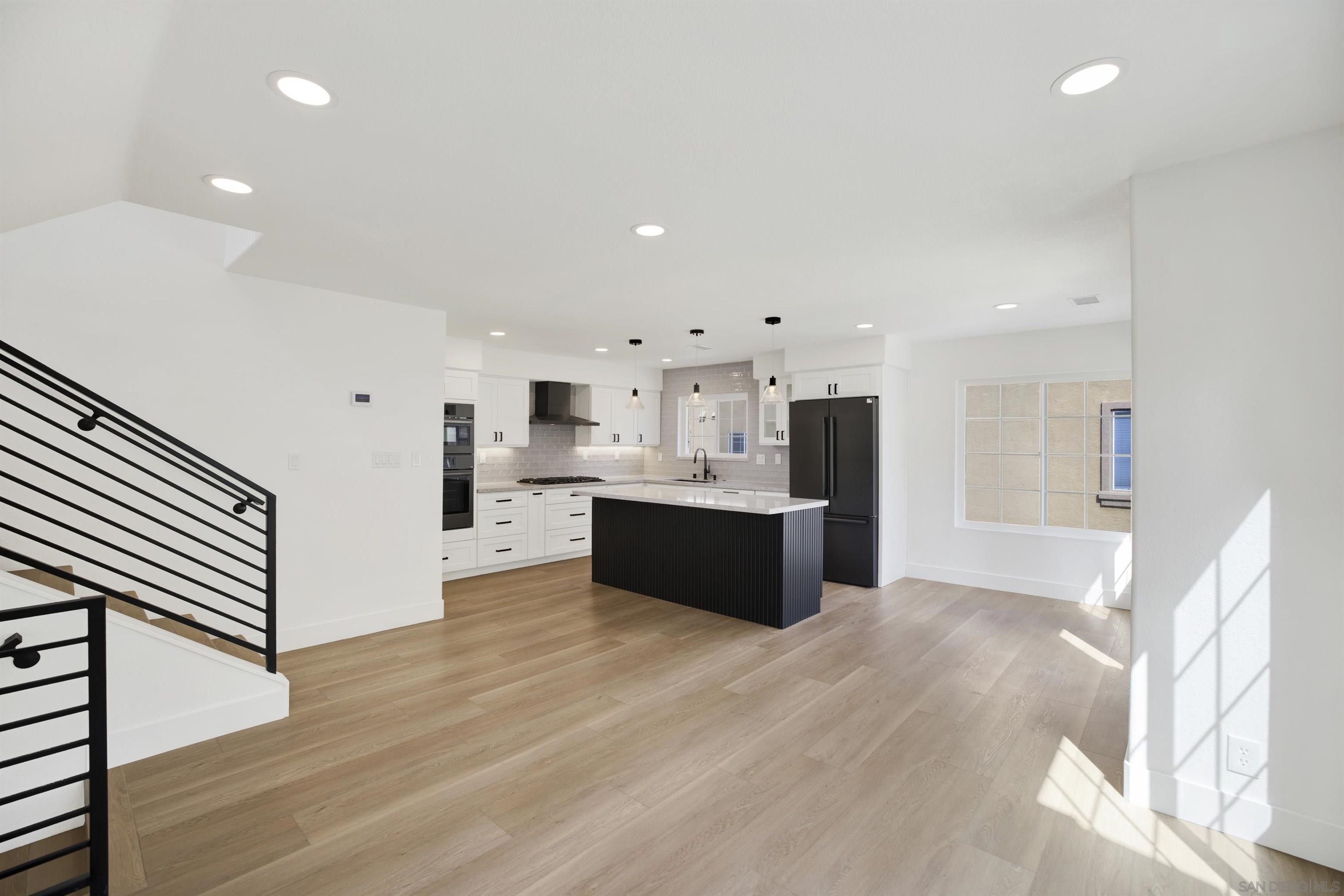 Detail Gallery Image 5 of 25 For 12523  El Camino Real  a,  San Diego,  CA 92130 - 3 Beds | 3 Baths