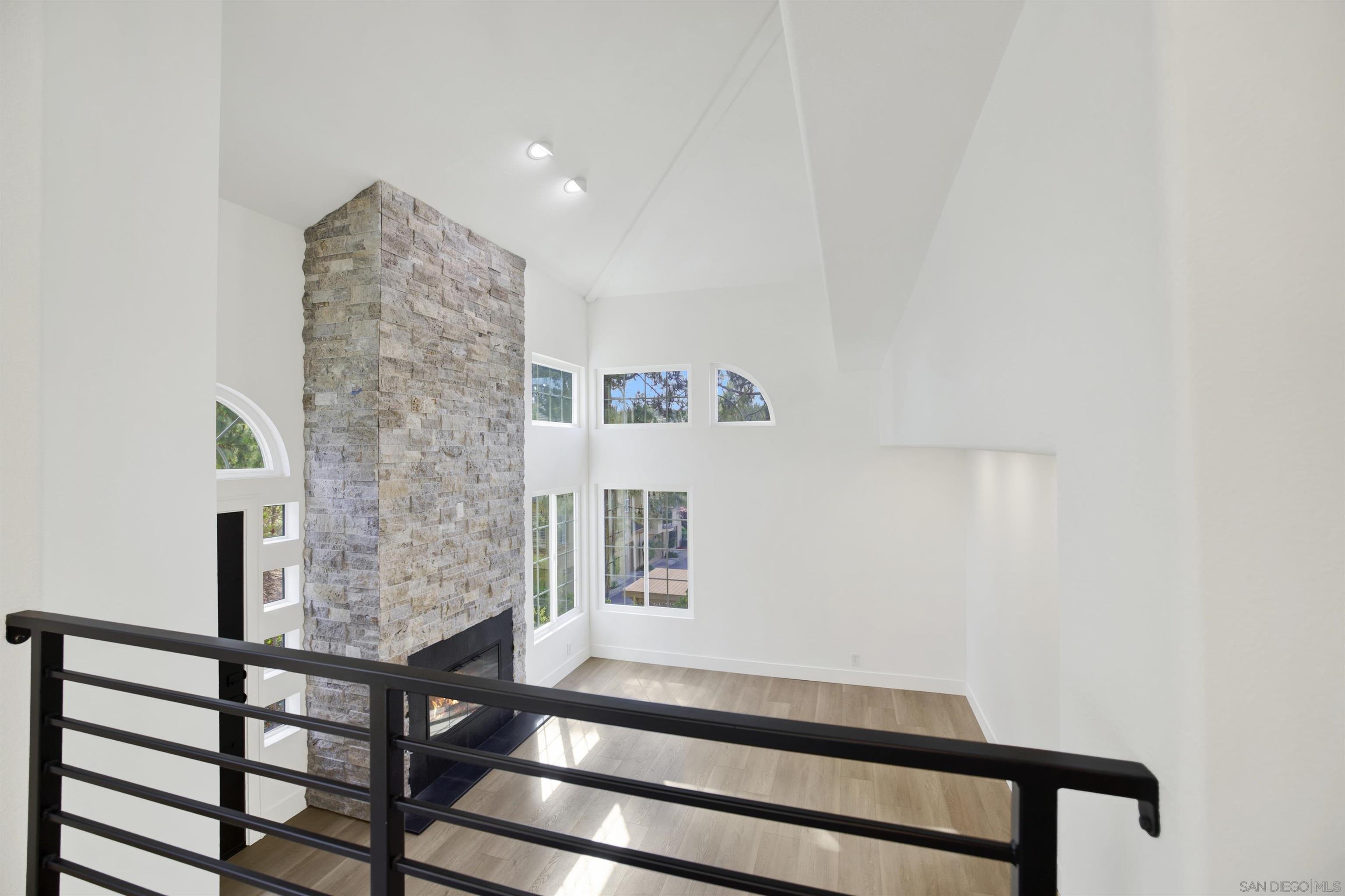 Detail Gallery Image 6 of 25 For 12523  El Camino Real  a,  San Diego,  CA 92130 - 3 Beds | 3 Baths