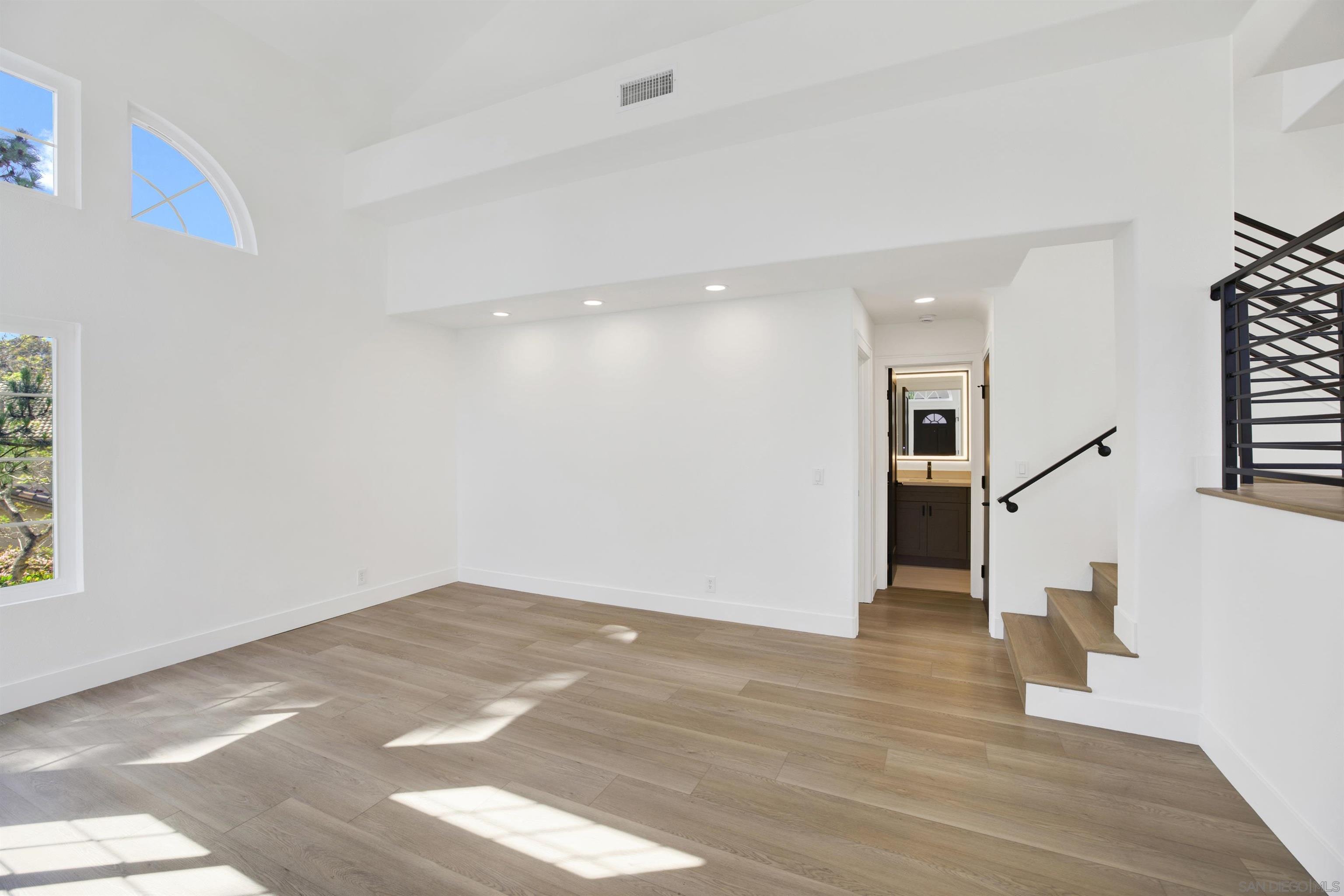 Detail Gallery Image 9 of 25 For 12523  El Camino Real  a,  San Diego,  CA 92130 - 3 Beds | 3 Baths