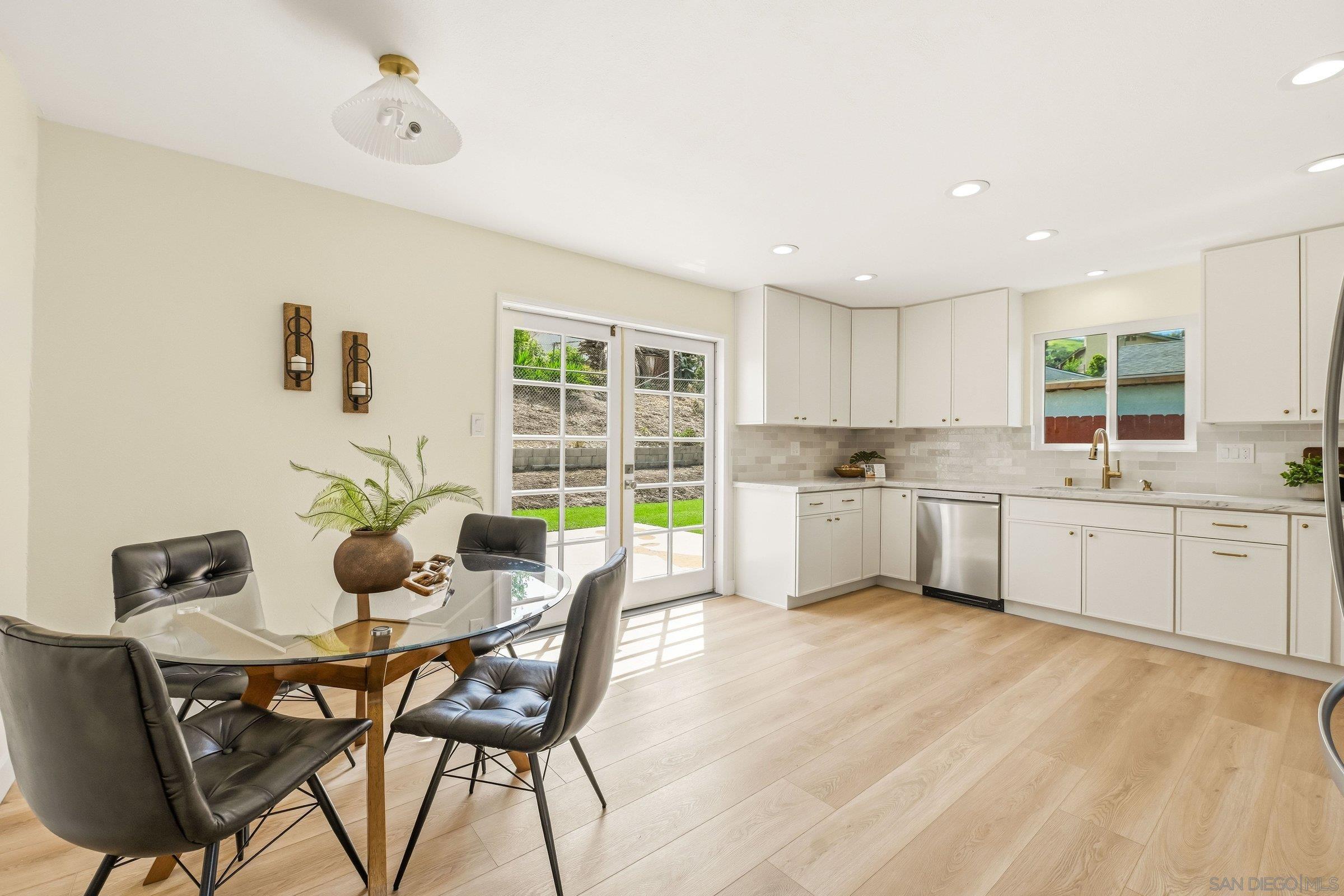 Detail Gallery Image 13 of 45 For 3263  Roberta Ln, Oceanside,  CA 92054 - 4 Beds | 2 Baths