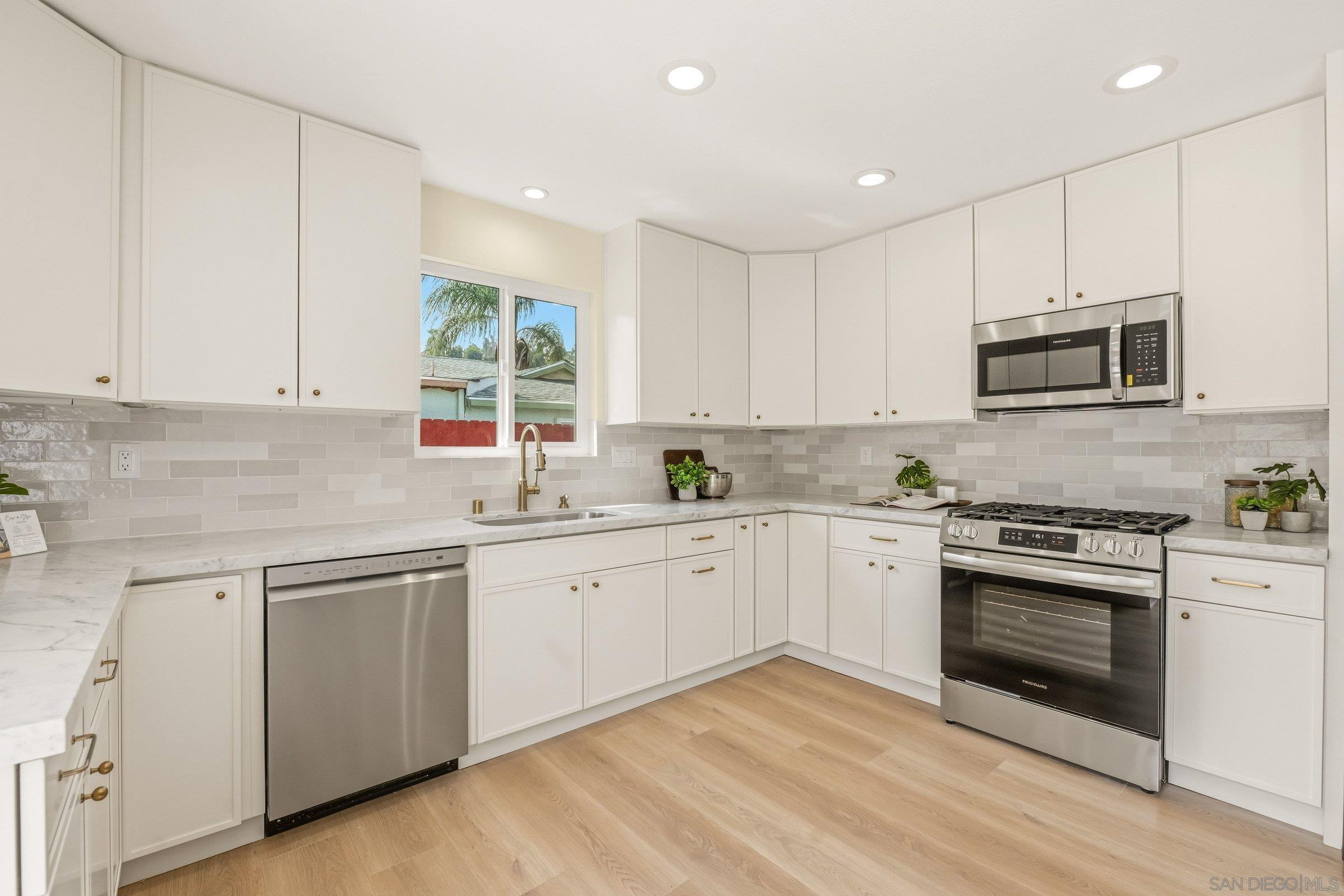 Detail Gallery Image 16 of 45 For 3263  Roberta Ln, Oceanside,  CA 92054 - 4 Beds | 2 Baths