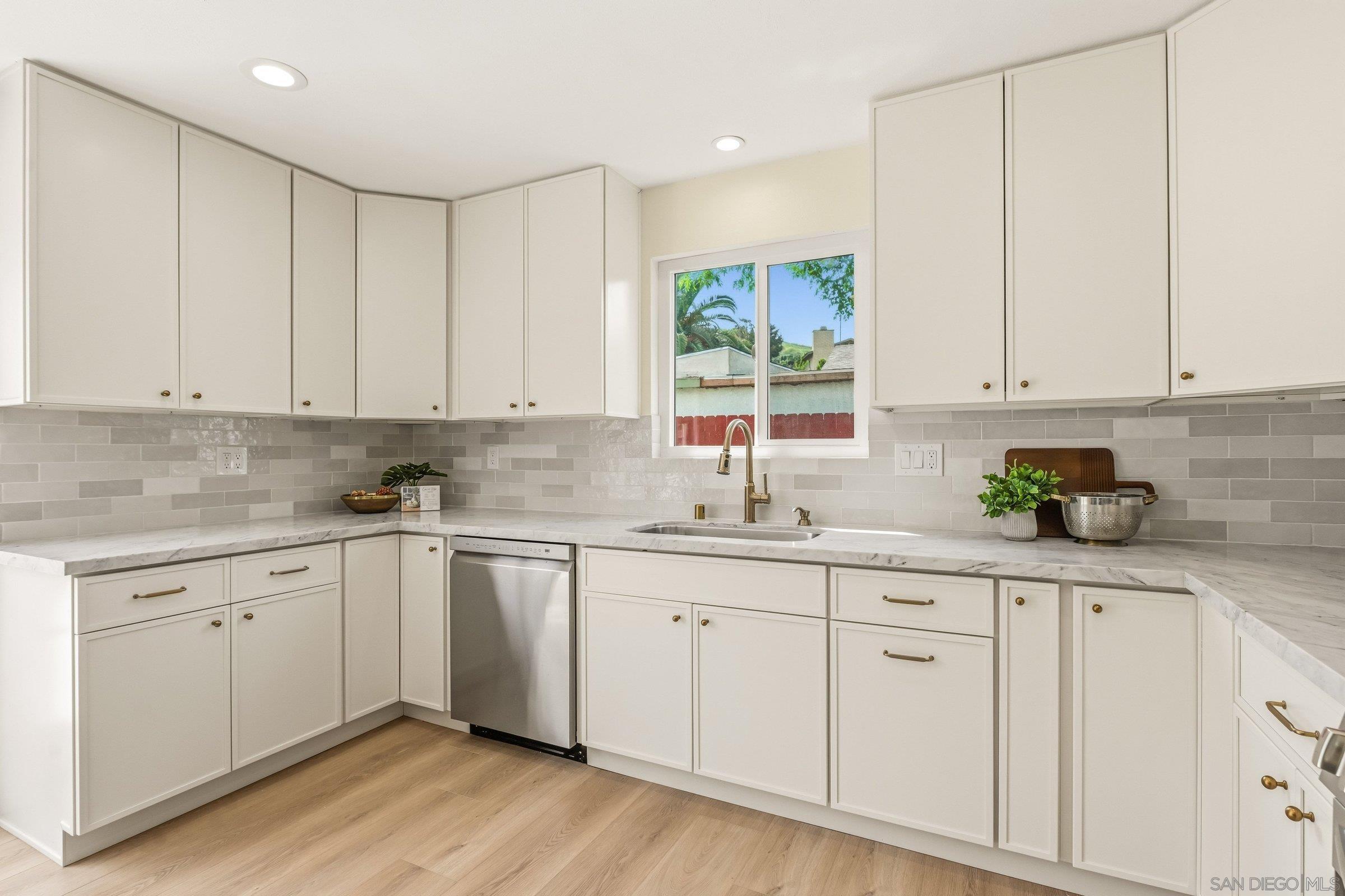 Detail Gallery Image 18 of 45 For 3263  Roberta Ln, Oceanside,  CA 92054 - 4 Beds | 2 Baths