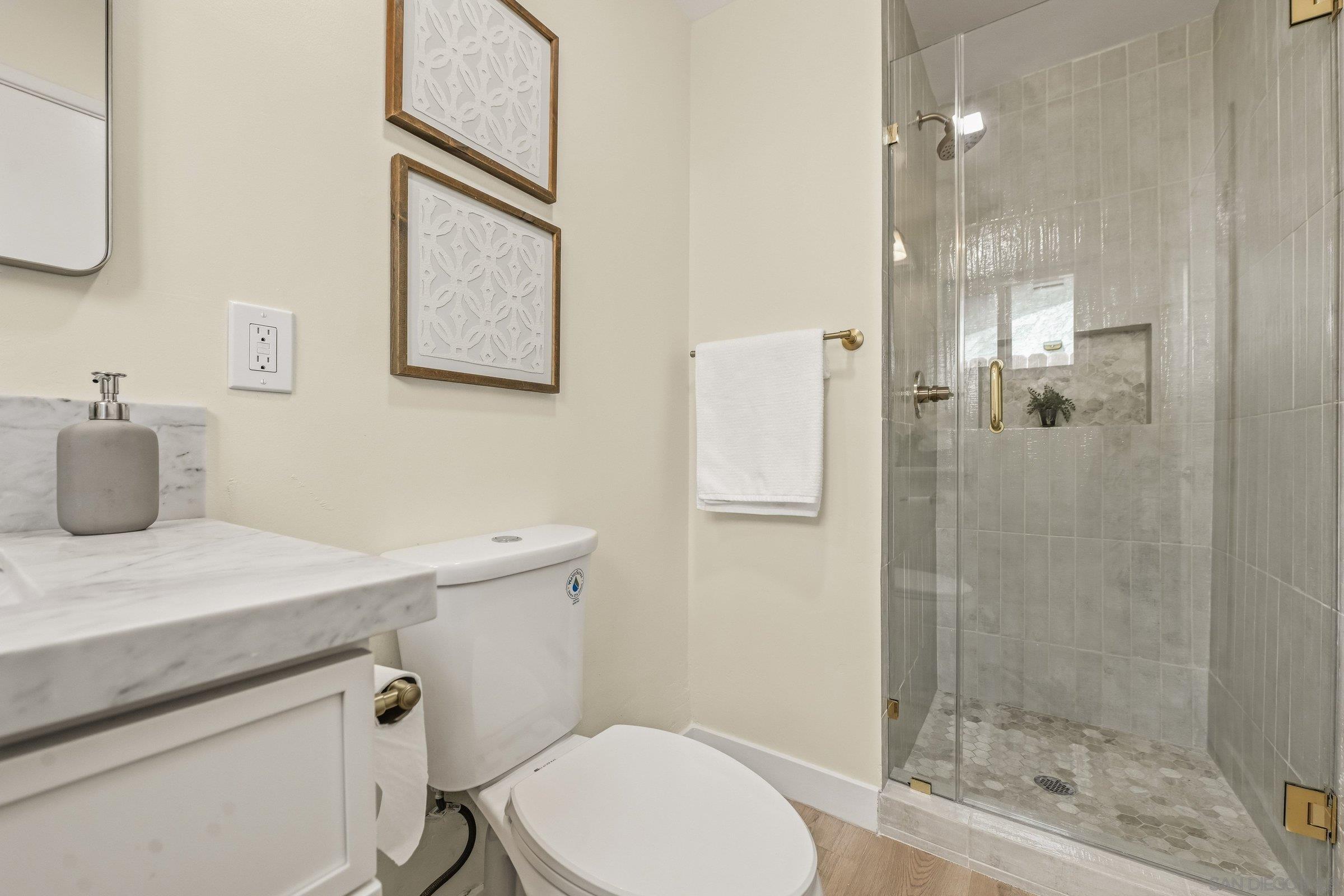 Detail Gallery Image 4 of 45 For 3263  Roberta Ln, Oceanside,  CA 92054 - 4 Beds | 2 Baths