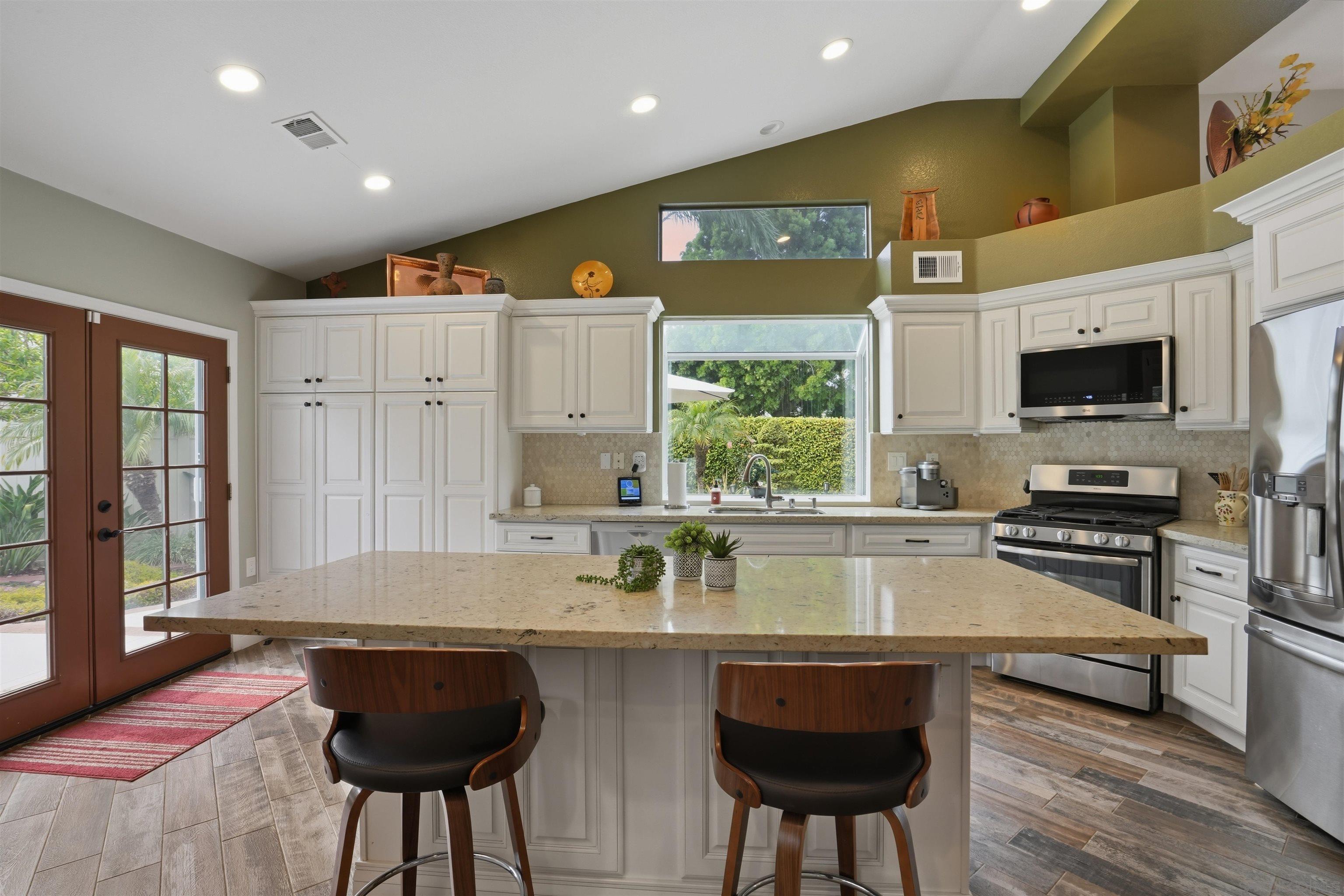 Detail Gallery Image 14 of 39 For 397  Moonstone Bay, Oceanside,  CA 92057 - 4 Beds | 2 Baths