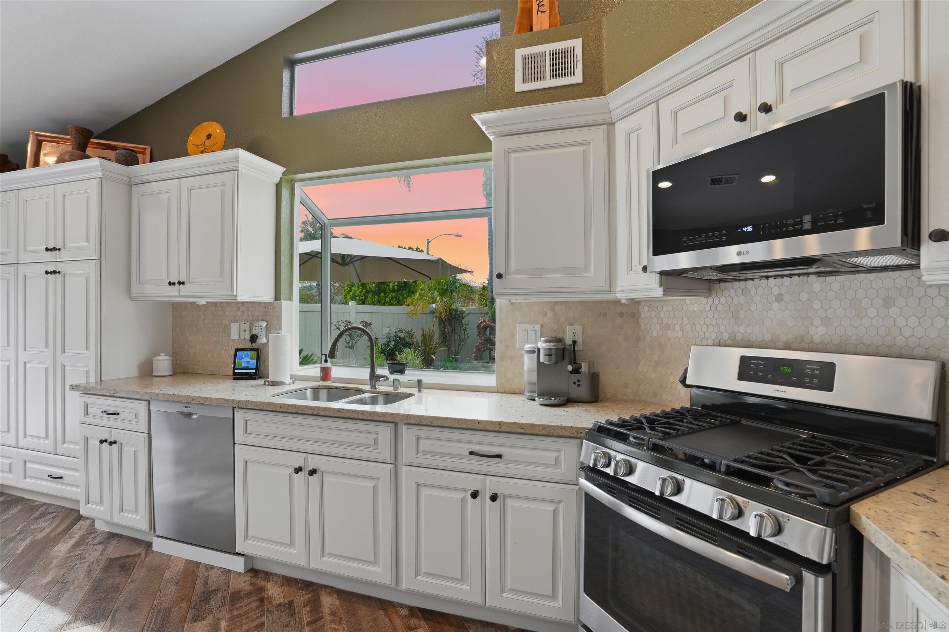 Detail Gallery Image 15 of 39 For 397  Moonstone Bay, Oceanside,  CA 92057 - 4 Beds | 2 Baths