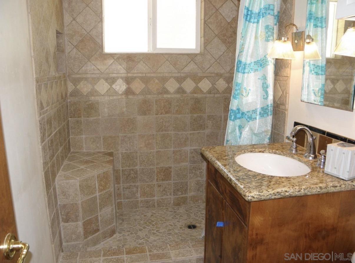 Detail Gallery Image 6 of 13 For 415 S Weitzel St, Oceanside,  CA 92054 - 2 Beds | 1 Baths