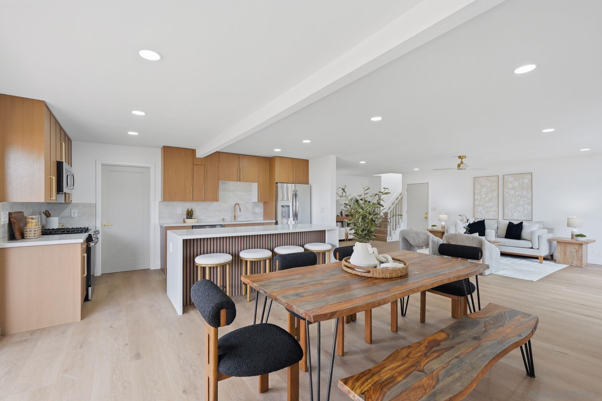 Detail Gallery Image 2 of 42 For 5135  New Haven, San Diego,  CA 92117 - 6 Beds | 5 Baths