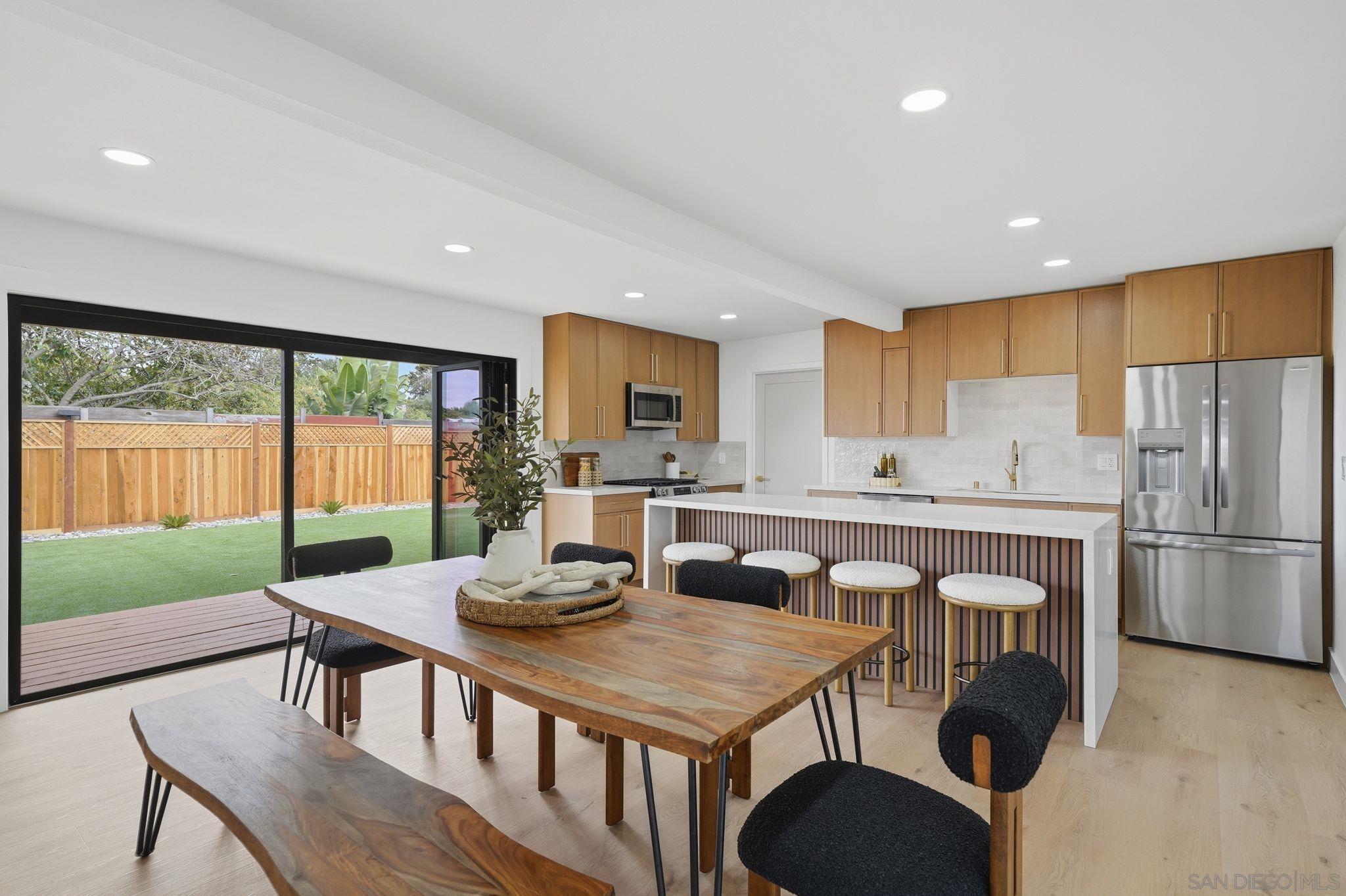 Detail Gallery Image 3 of 42 For 5135  New Haven, San Diego,  CA 92117 - 6 Beds | 5 Baths