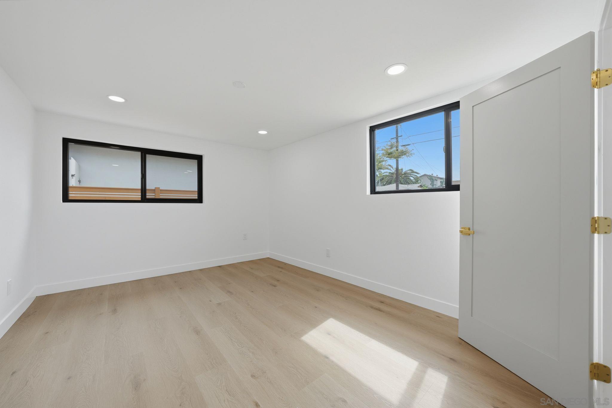 Detail Gallery Image 21 of 42 For 5135  New Haven, San Diego,  CA 92117 - 6 Beds | 5 Baths