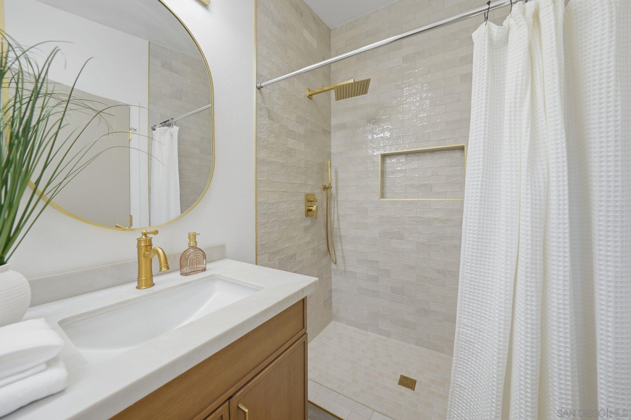 Detail Gallery Image 33 of 42 For 5135  New Haven, San Diego,  CA 92117 - 6 Beds | 5 Baths