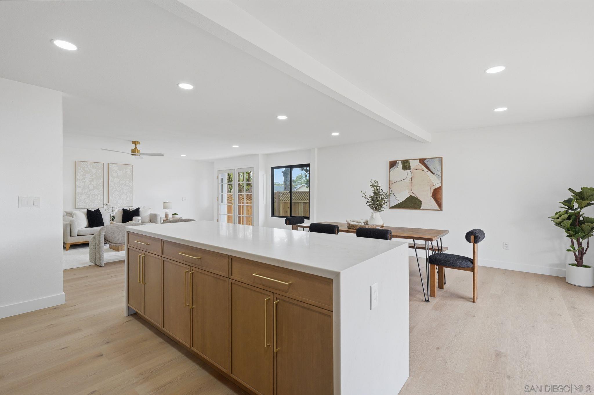 Detail Gallery Image 8 of 42 For 5135  New Haven, San Diego,  CA 92117 - 6 Beds | 5 Baths