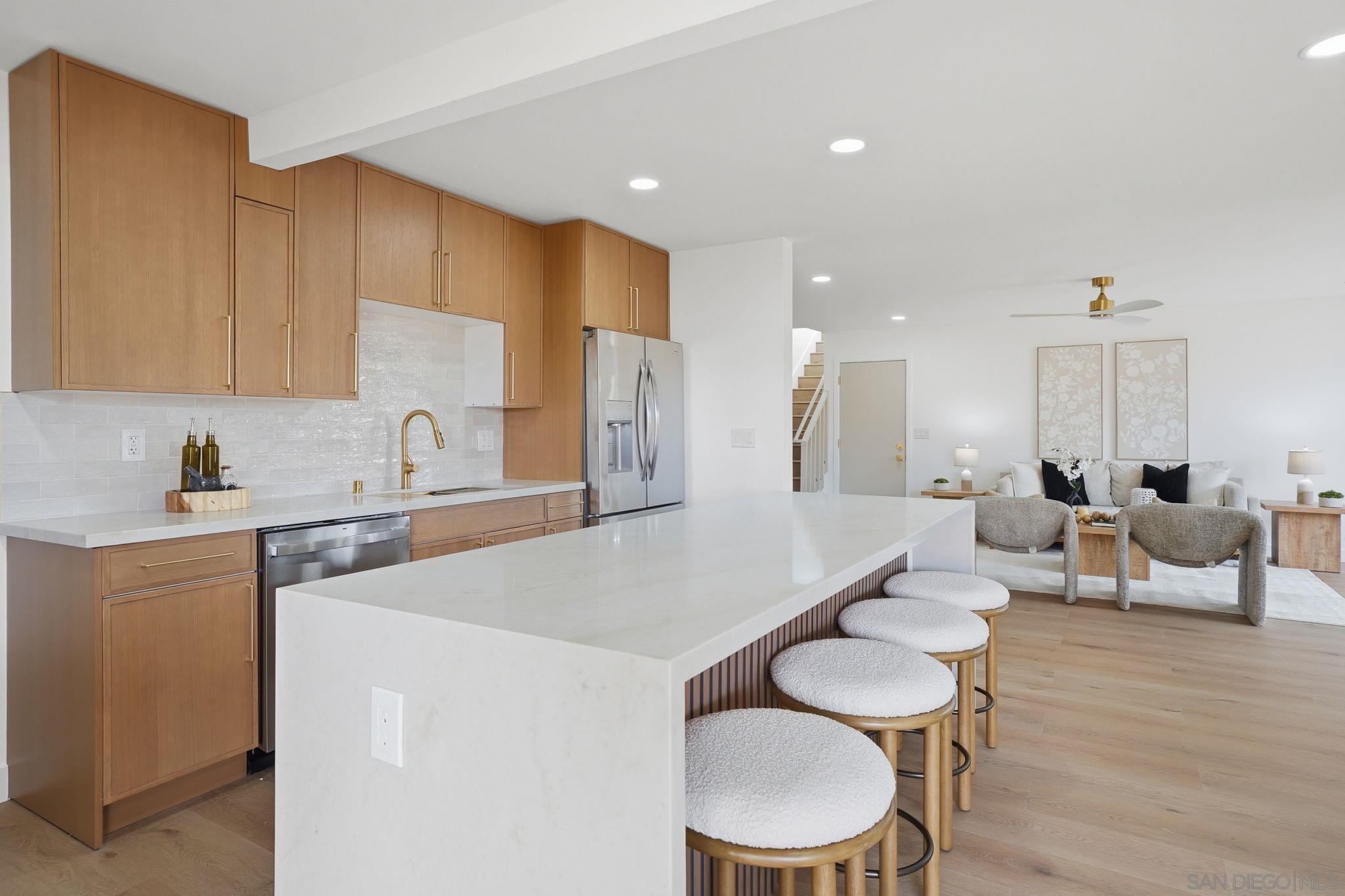 Detail Gallery Image 10 of 42 For 5135  New Haven, San Diego,  CA 92117 - 6 Beds | 5 Baths