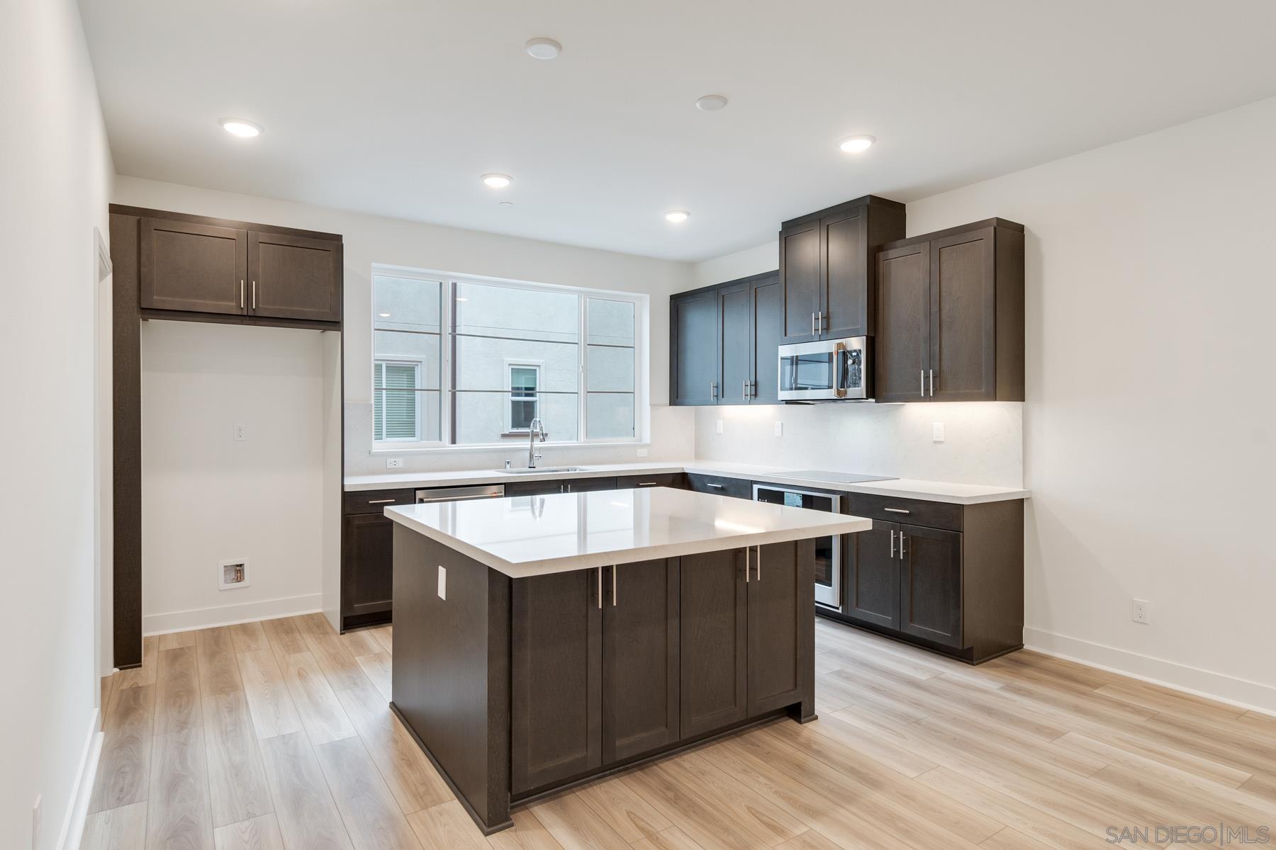 Detail Gallery Image 11 of 16 For 12821  Encantadora Lot 40  #UNIT 440,  San Diego,  CA 92129 - 3 Beds | 3/1 Baths