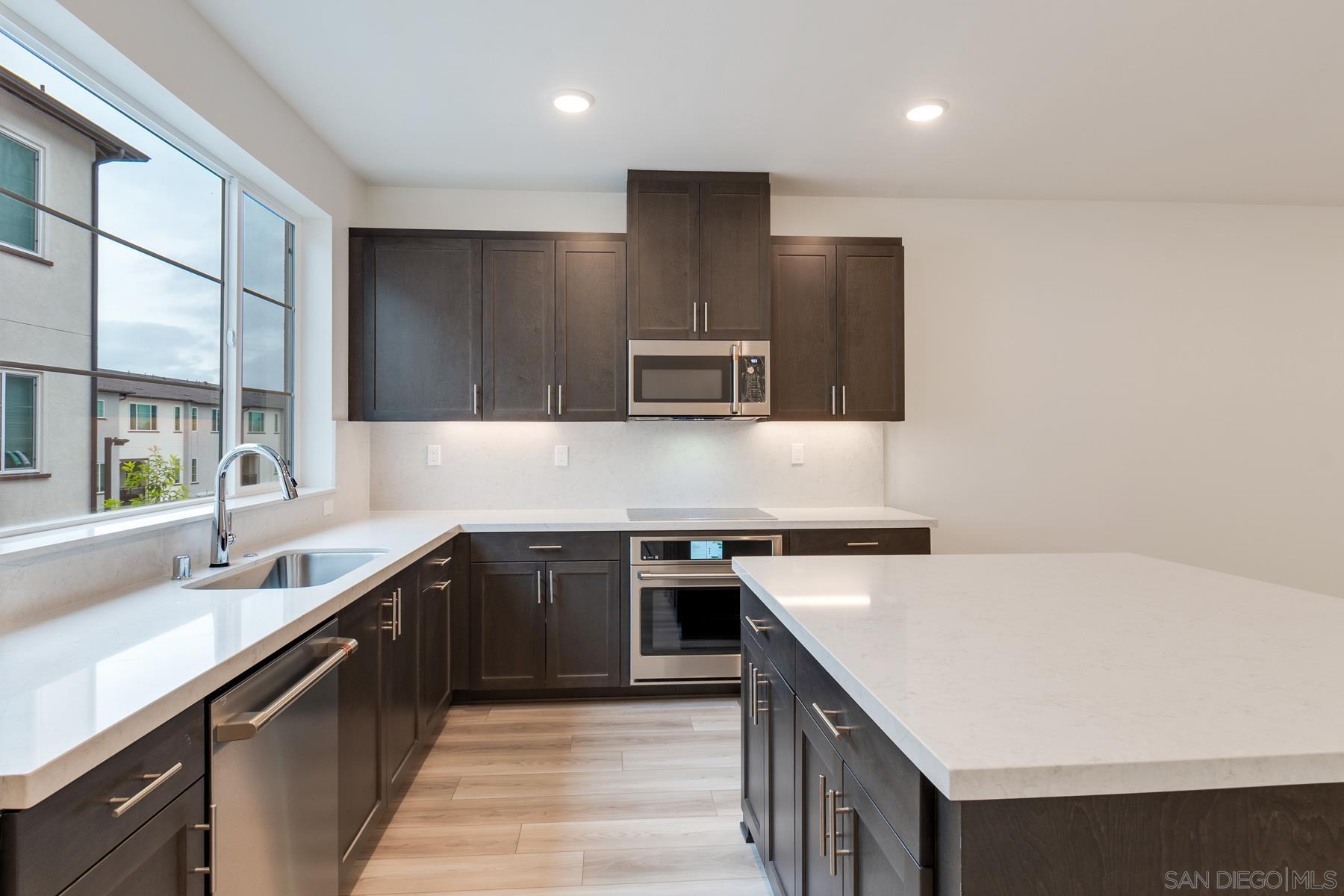 Detail Gallery Image 12 of 16 For 12821  Encantadora Lot 40  #UNIT 440,  San Diego,  CA 92129 - 3 Beds | 3/1 Baths