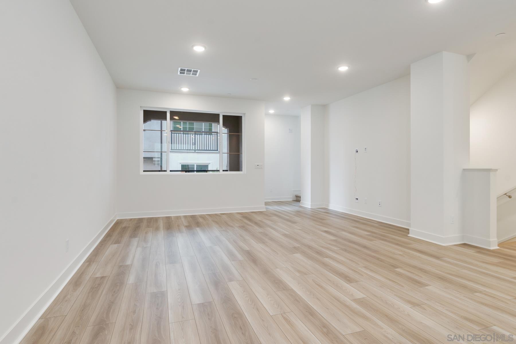 Detail Gallery Image 5 of 16 For 12821  Encantadora Lot 40  #UNIT 440,  San Diego,  CA 92129 - 3 Beds | 3/1 Baths