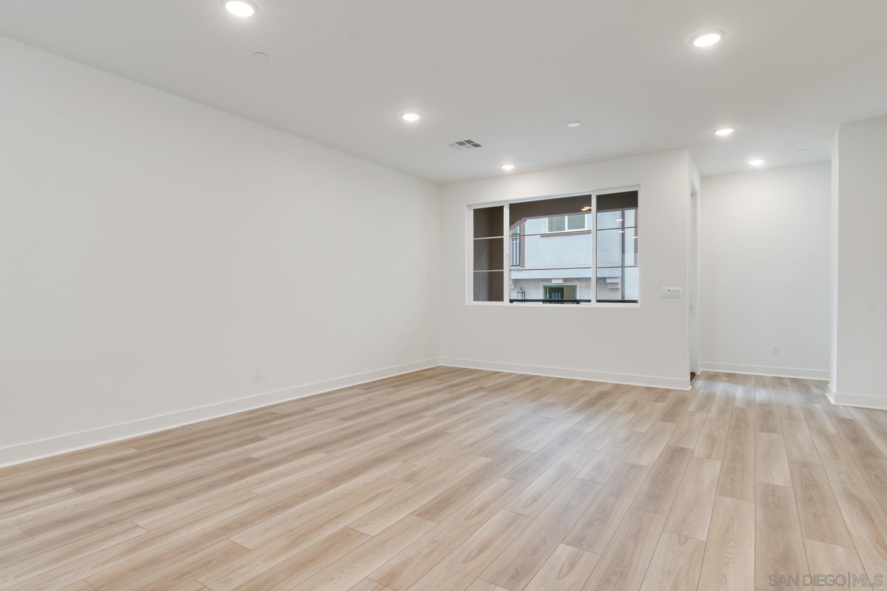 Detail Gallery Image 8 of 16 For 12821  Encantadora Lot 40  #UNIT 440,  San Diego,  CA 92129 - 3 Beds | 3/1 Baths