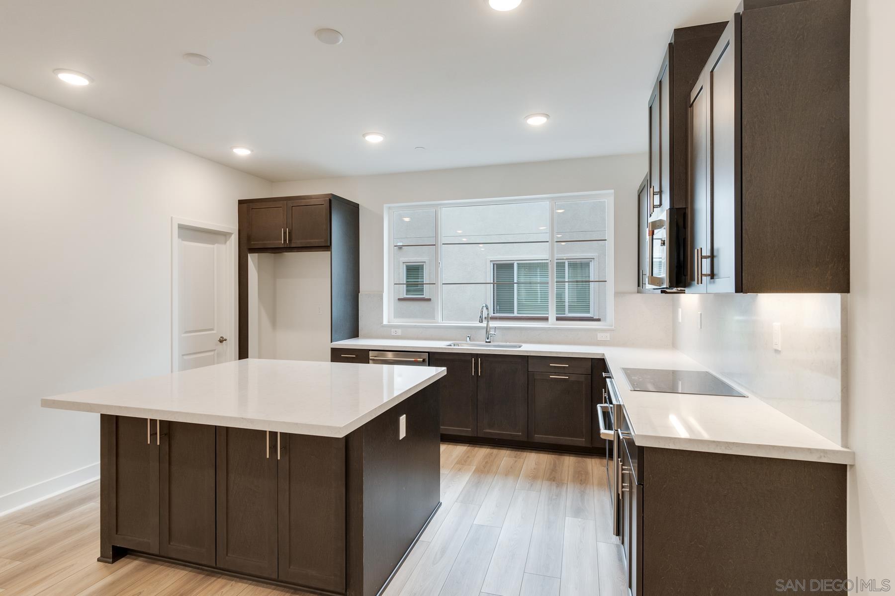 Detail Gallery Image 10 of 16 For 12821  Encantadora Lot 40  #UNIT 440,  San Diego,  CA 92129 - 3 Beds | 3/1 Baths