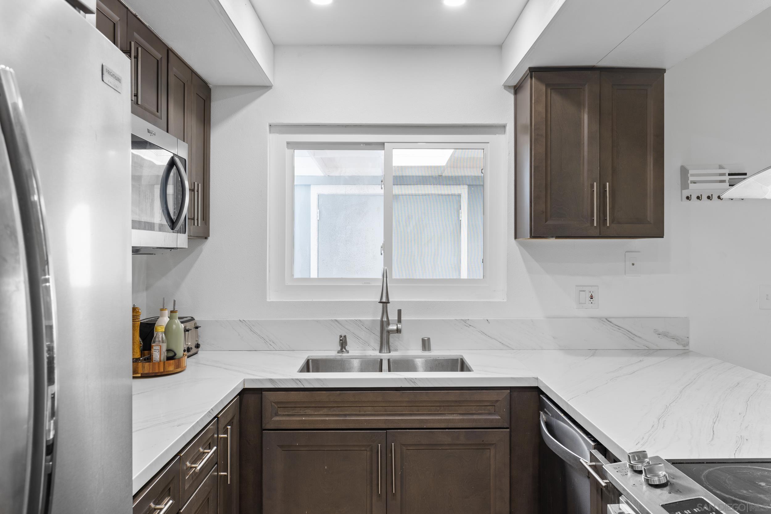 Detail Gallery Image 11 of 41 For 5346  Mount Alifan, San Diego,  CA 92111 - 3 Beds | 2 Baths