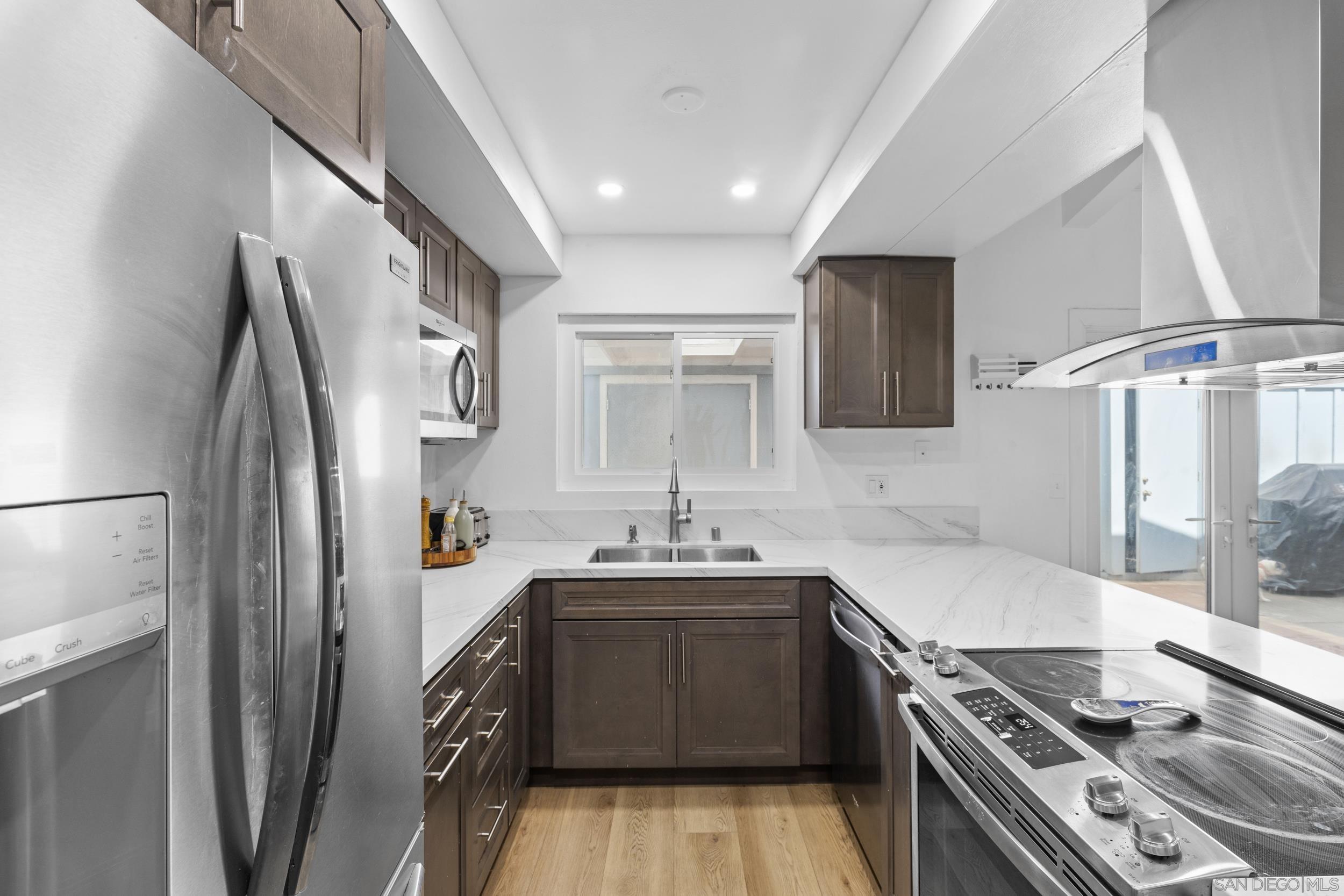 Detail Gallery Image 10 of 41 For 5346  Mount Alifan, San Diego,  CA 92111 - 3 Beds | 2 Baths