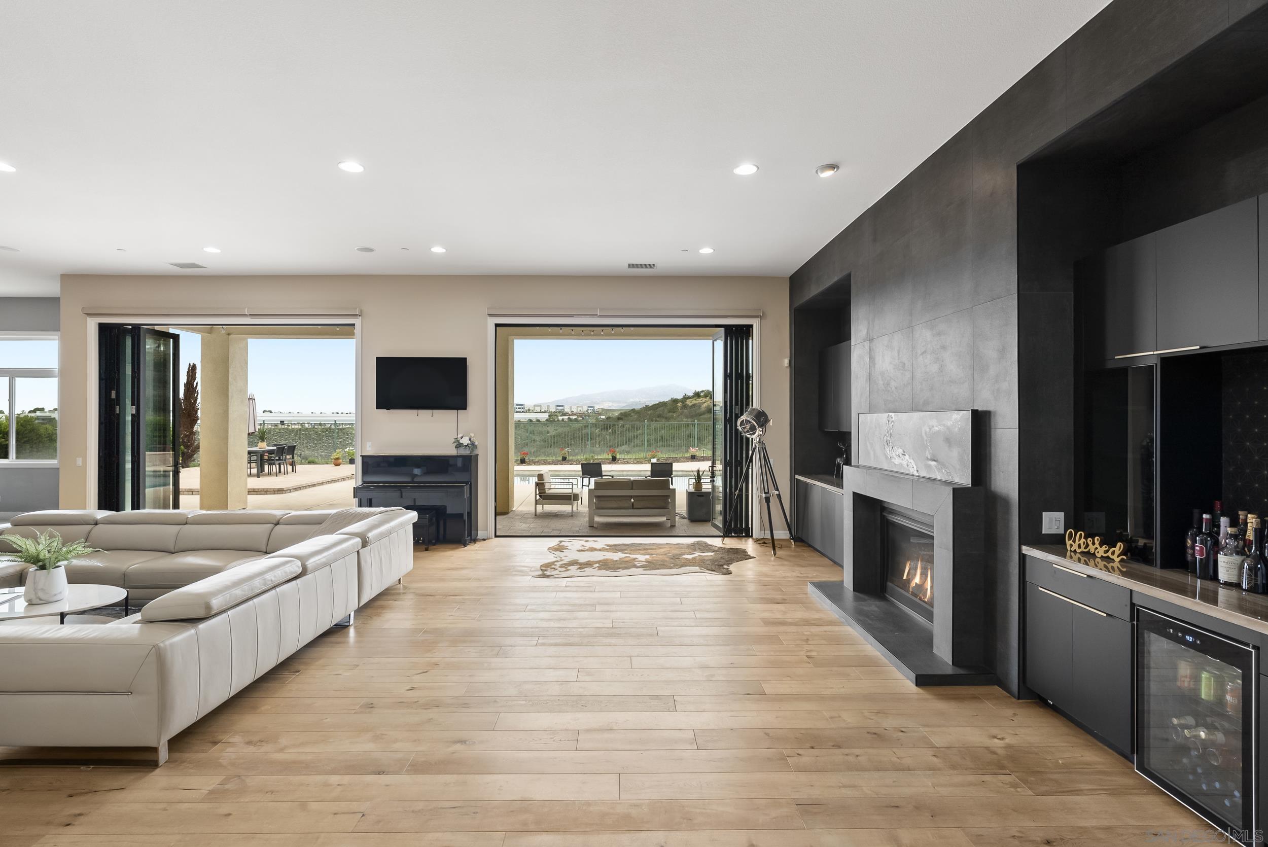 Detail Gallery Image 12 of 62 For 11753  Big Canyon Ln, San Diego,  CA 92131 - 5 Beds | 4/1 Baths