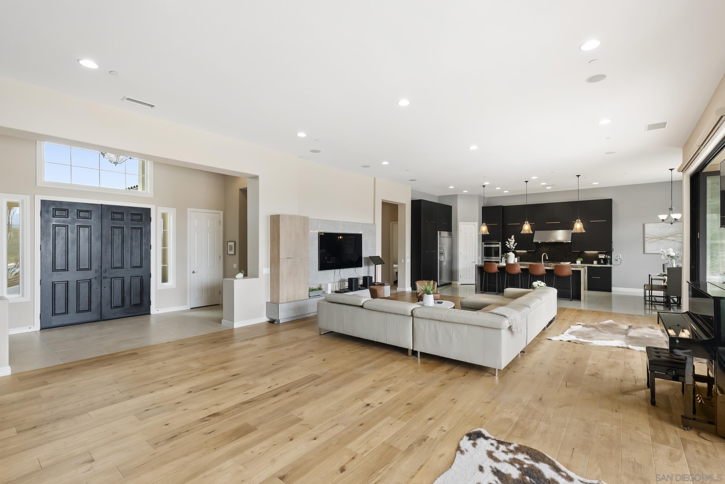 Detail Gallery Image 13 of 62 For 11753  Big Canyon Ln, San Diego,  CA 92131 - 5 Beds | 4/1 Baths