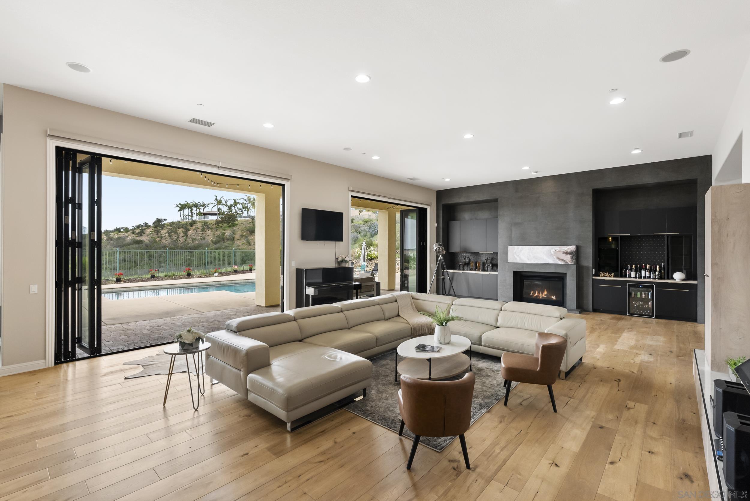 Detail Gallery Image 14 of 62 For 11753  Big Canyon Ln, San Diego,  CA 92131 - 5 Beds | 4/1 Baths