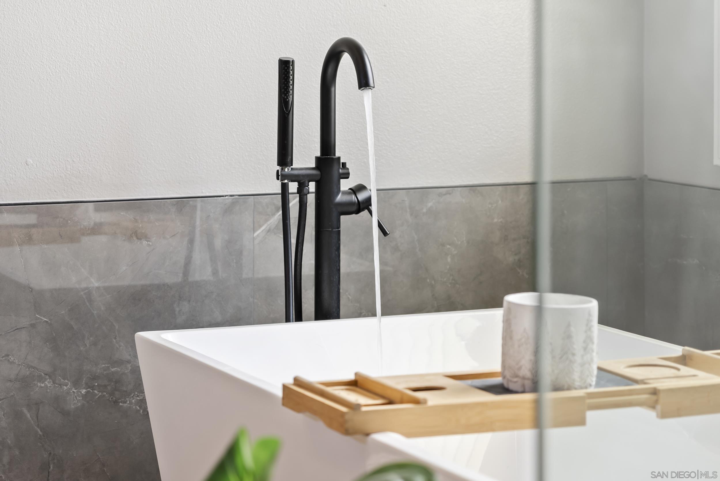 Detail Gallery Image 31 of 62 For 11753  Big Canyon Ln, San Diego,  CA 92131 - 5 Beds | 4/1 Baths