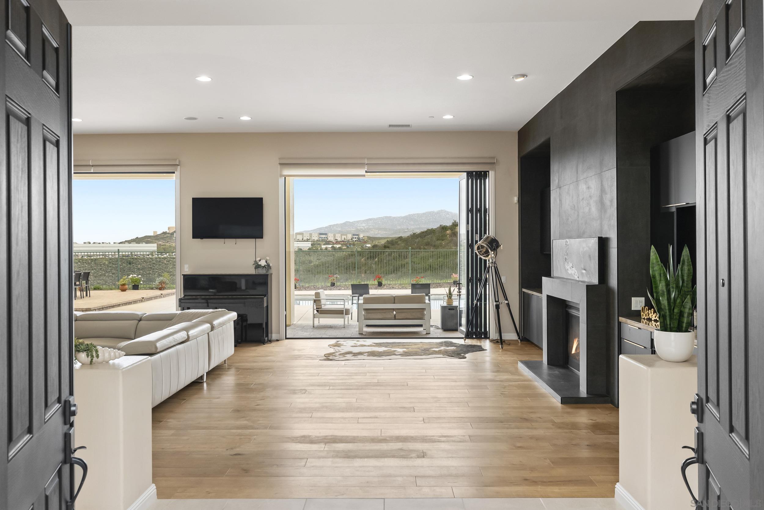 Detail Gallery Image 6 of 62 For 11753  Big Canyon Ln, San Diego,  CA 92131 - 5 Beds | 4/1 Baths