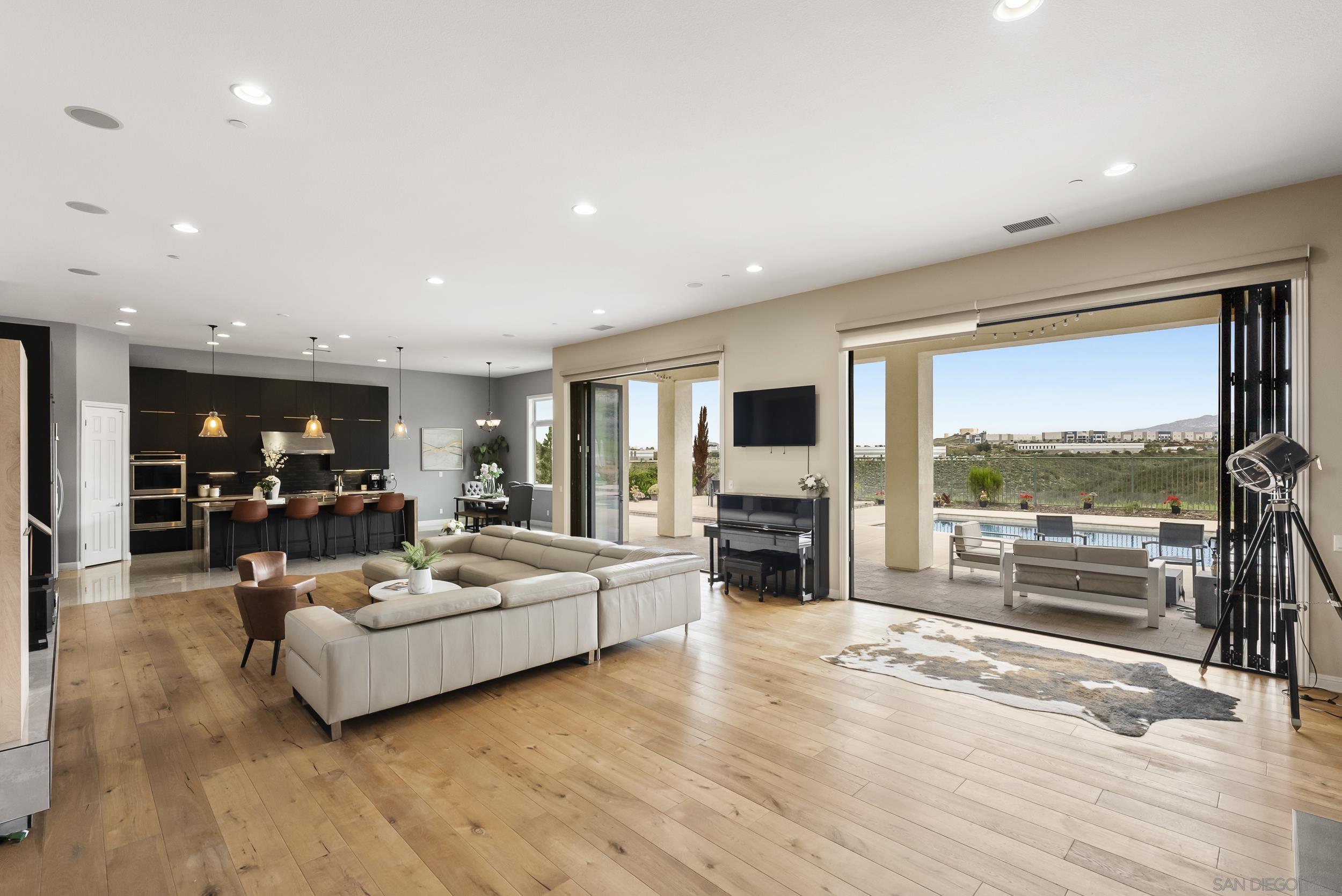 Detail Gallery Image 7 of 62 For 11753  Big Canyon Ln, San Diego,  CA 92131 - 5 Beds | 4/1 Baths