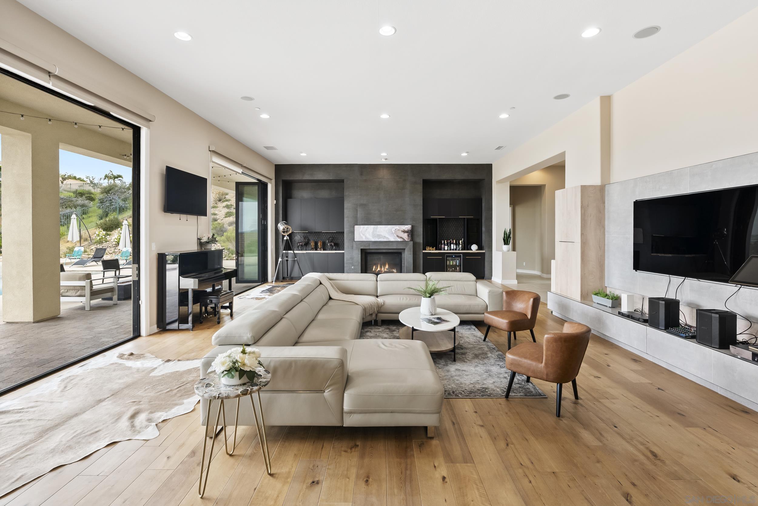 Detail Gallery Image 9 of 62 For 11753  Big Canyon Ln, San Diego,  CA 92131 - 5 Beds | 4/1 Baths