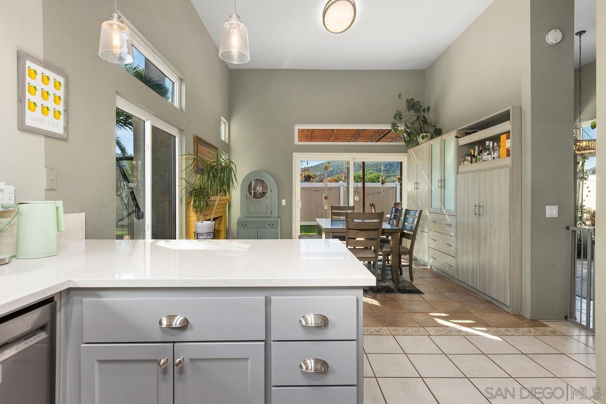 Detail Gallery Image 9 of 35 For 17926  Cassia Pl, San Diego,  CA 92127 - 3 Beds | 2/1 Baths