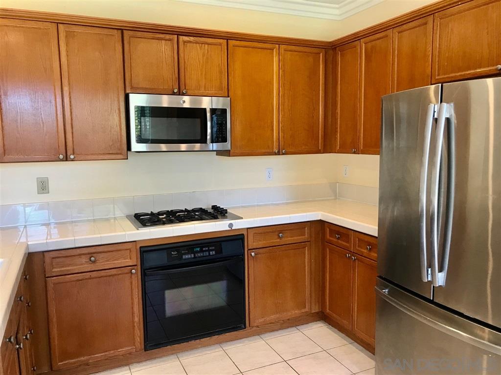 Detail Gallery Image 6 of 12 For 12673  via Las Lenas, San Diego,  CA 92129 - 4 Beds | 3 Baths