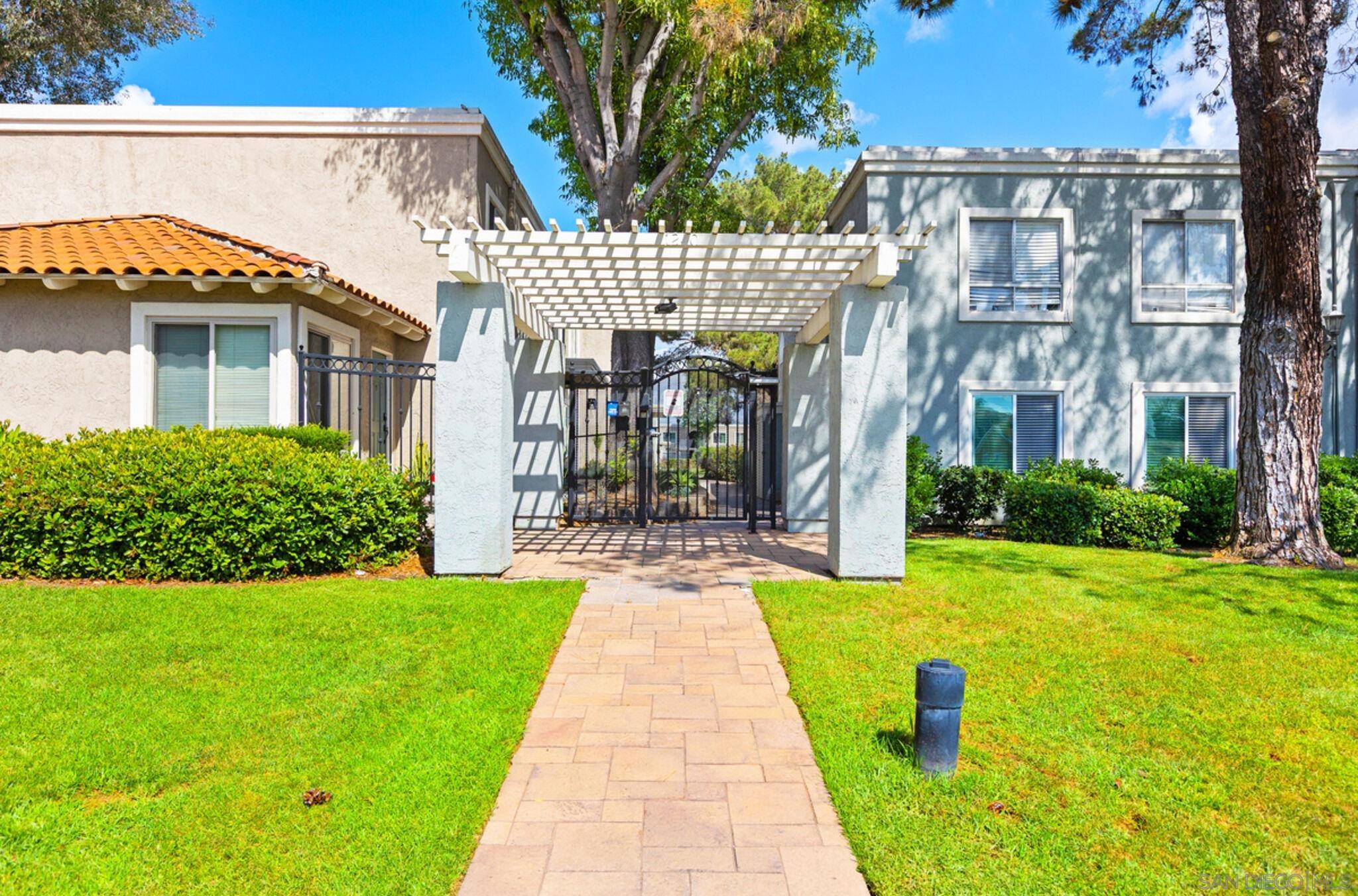 Detail Gallery Image 2 of 26 For 1240 N Broadway  #54,  Escondido,  CA 92026 - 2 Beds | 1/1 Baths