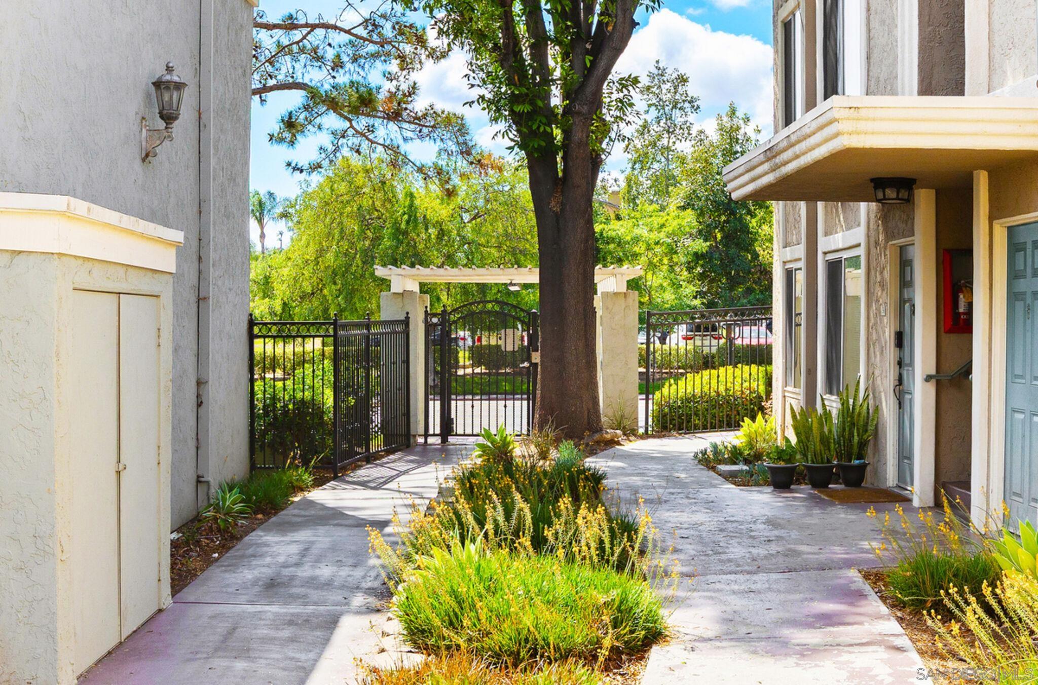 Detail Gallery Image 3 of 26 For 1240 N Broadway  #54,  Escondido,  CA 92026 - 2 Beds | 1/1 Baths