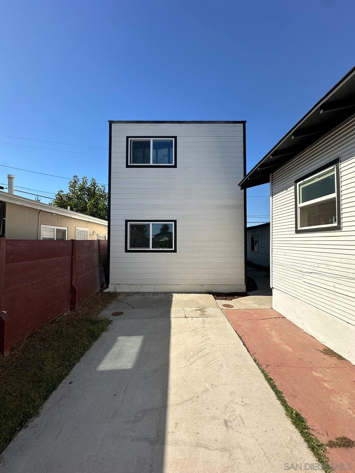 Detail Gallery Image 2 of 10 For 4462  32nd, San Diego,  CA 92116 - 2 Beds | 2 Baths