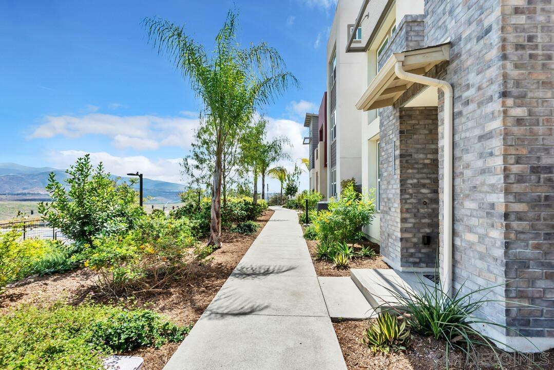 Detail Gallery Image 2 of 46 For 2344  Element Way, Chula Vista,  CA 91915 - 4 Beds | 3/1 Baths