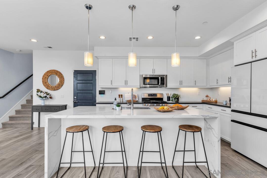 Detail Gallery Image 8 of 46 For 2344  Element Way, Chula Vista,  CA 91915 - 4 Beds | 3/1 Baths