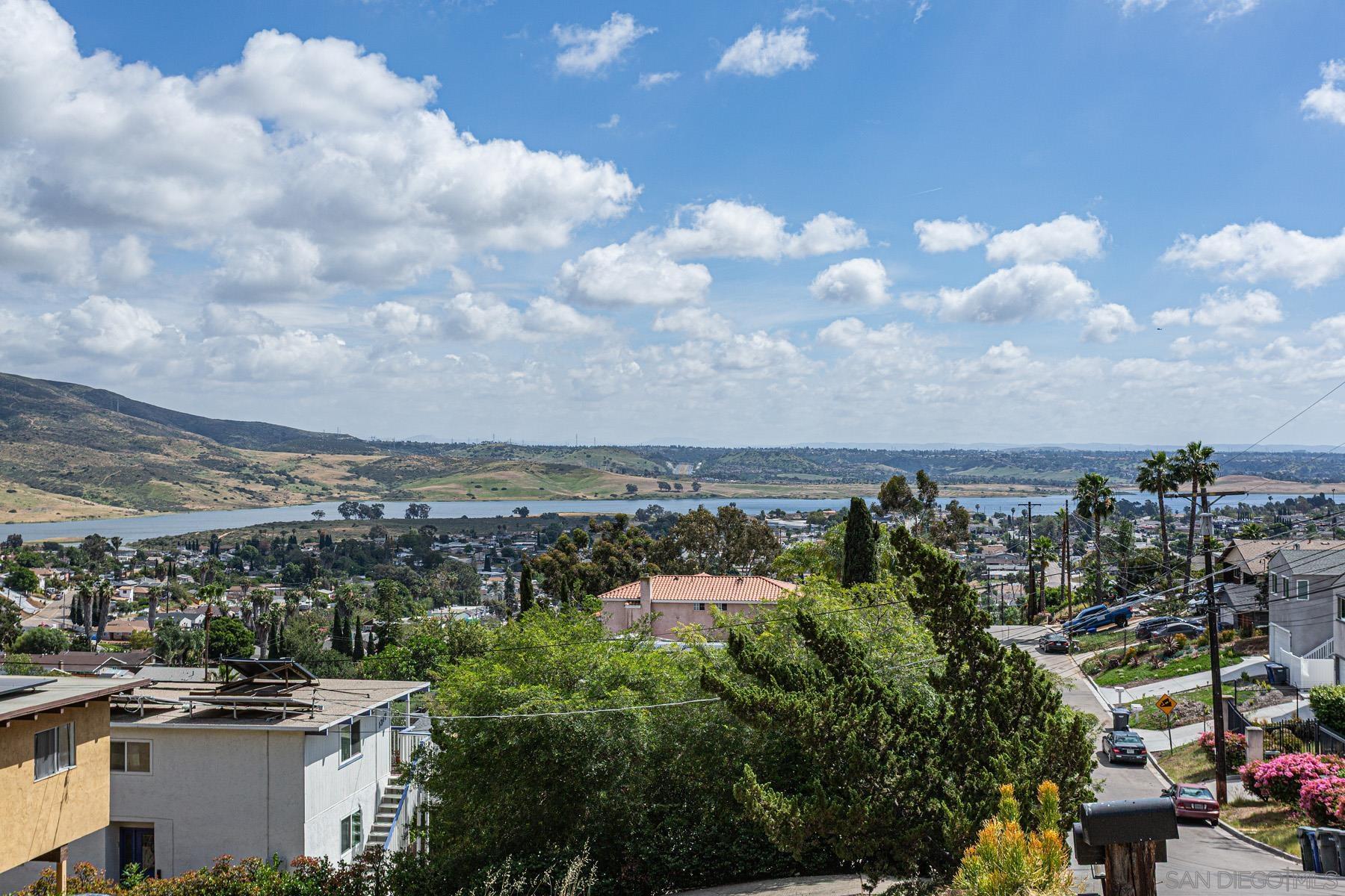 Detail Gallery Image 2 of 37 For 1307  Buena Vista, Spring Valley,  CA 91977 - 4 Beds | 2 Baths