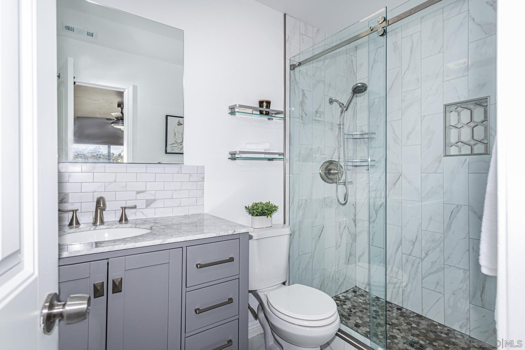 Detail Gallery Image 17 of 37 For 1307  Buena Vista, Spring Valley,  CA 91977 - 4 Beds | 2 Baths